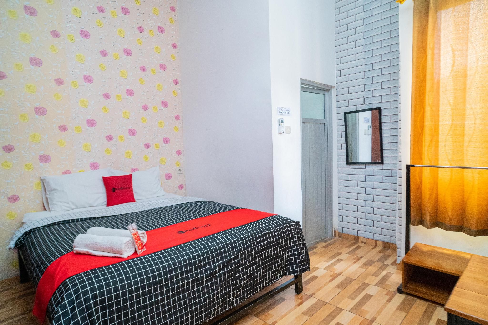 RedDoorz Syariah @ Selomangleng Kediri RedDoorz Room