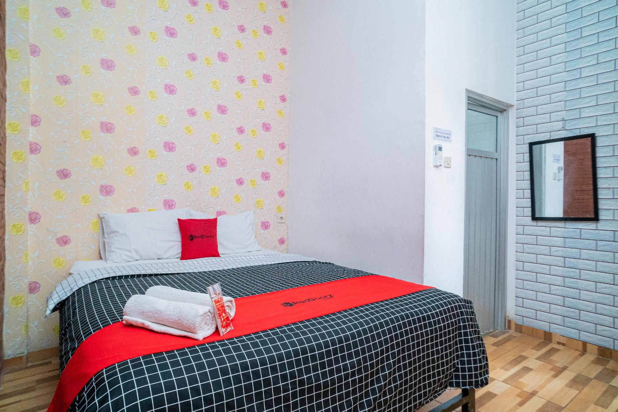 RedDoorz Syariah @ Selomangleng Kediri RedDoorz Room 3