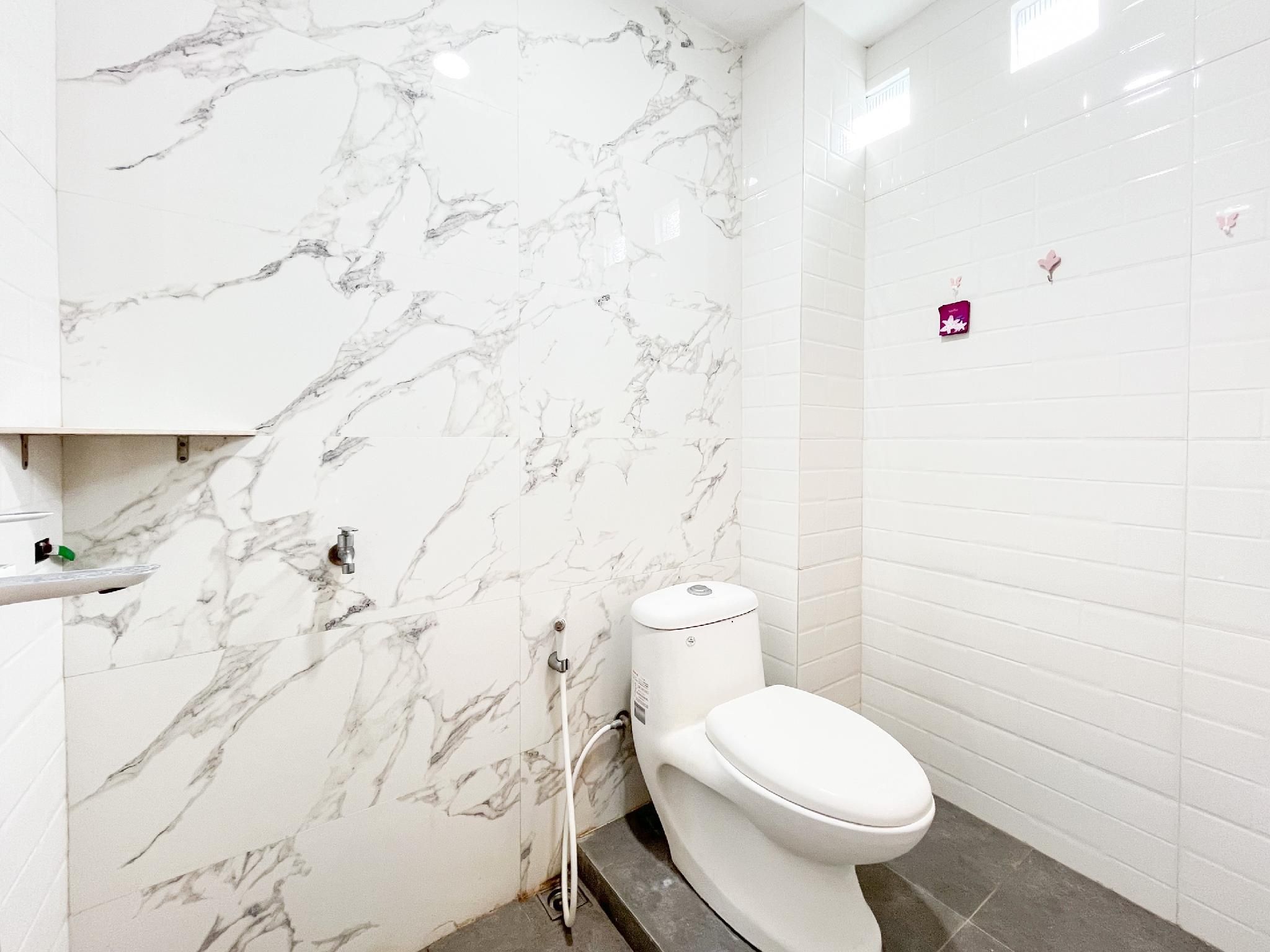 RedDoorz Syariah @ Jl Veteran Kediri Family Room 2