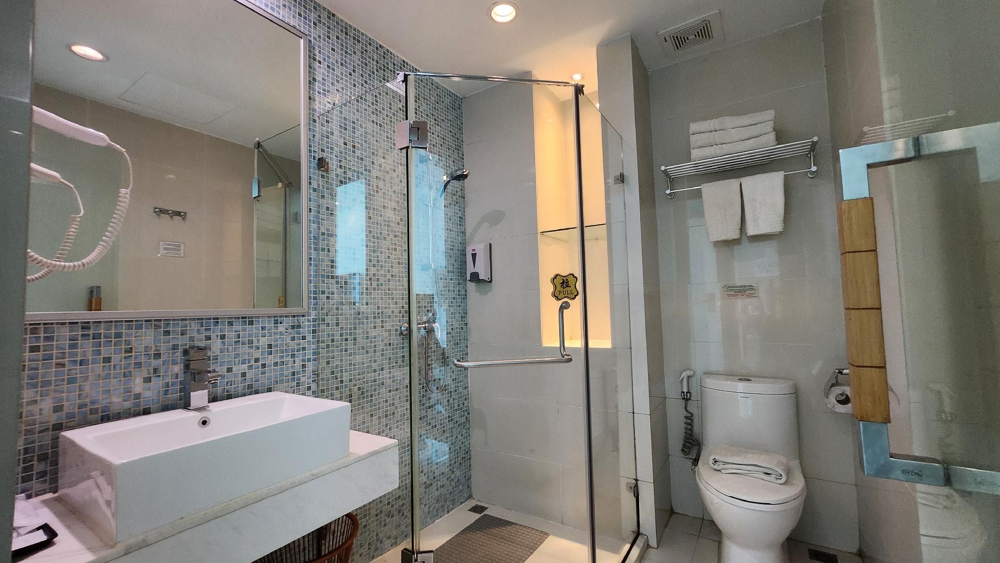 D North Star Hotel & Spa  Deluxe King 3