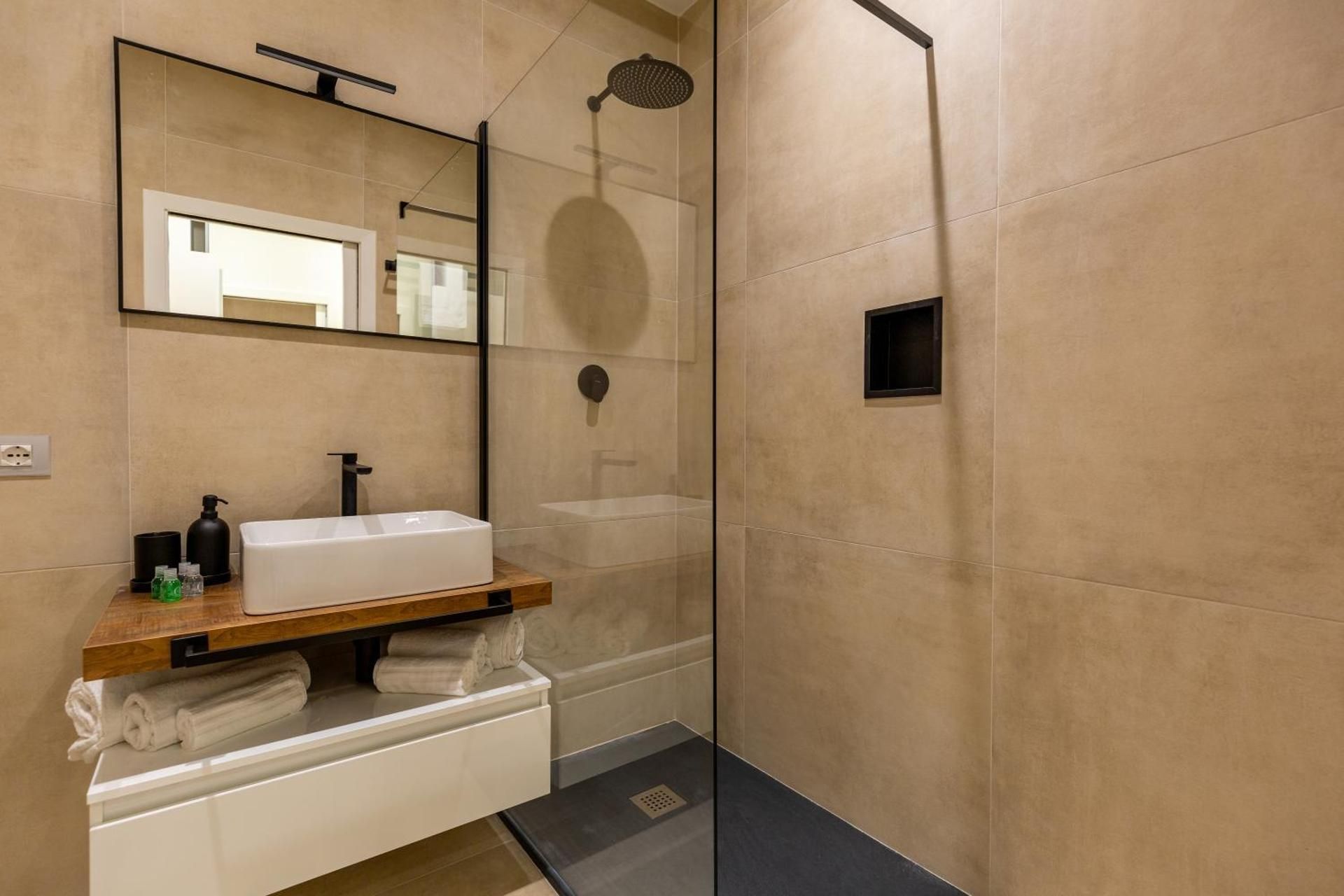Deluxe Double or Twin Room with City View