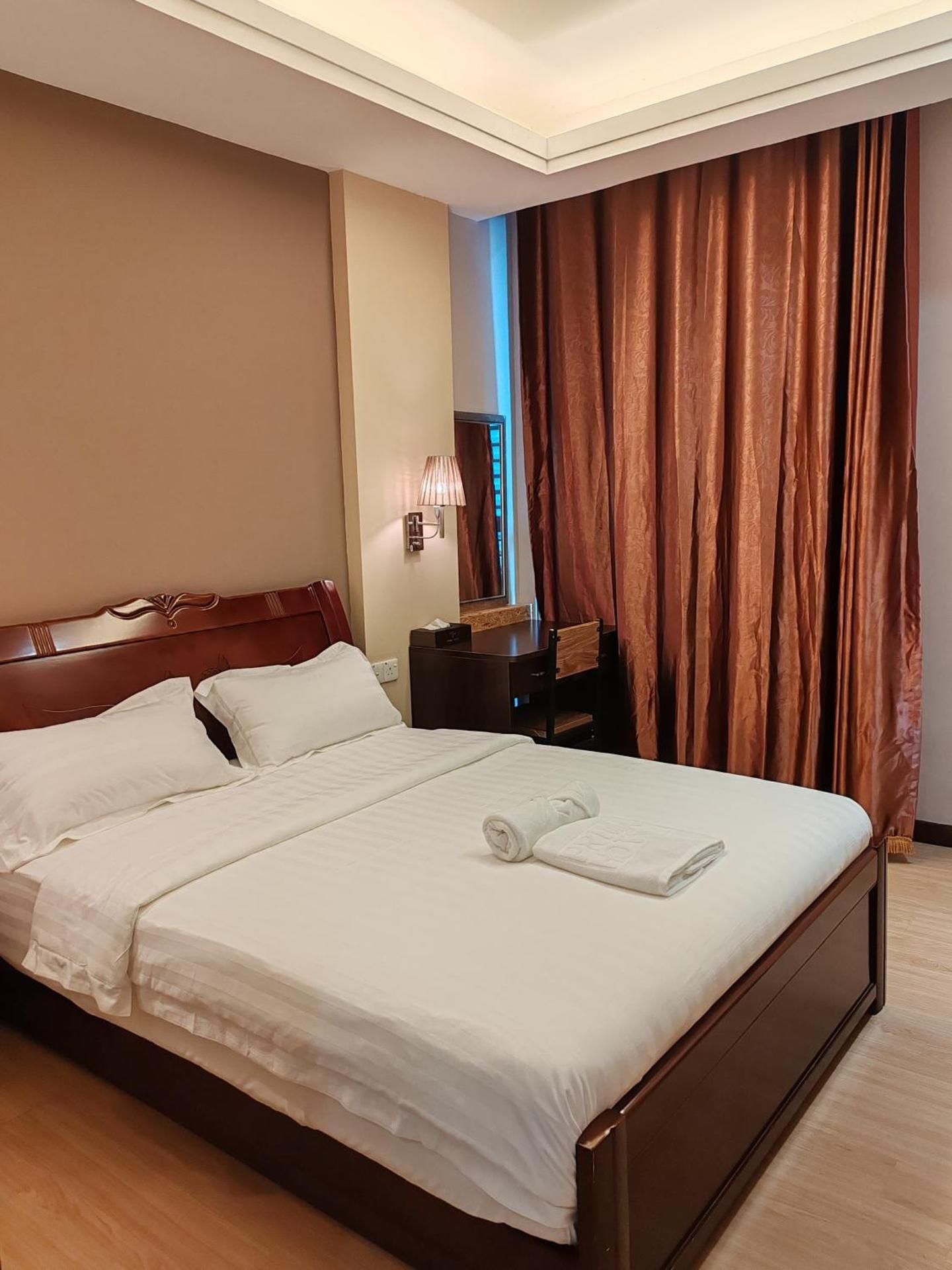 Deluxe Queen Room