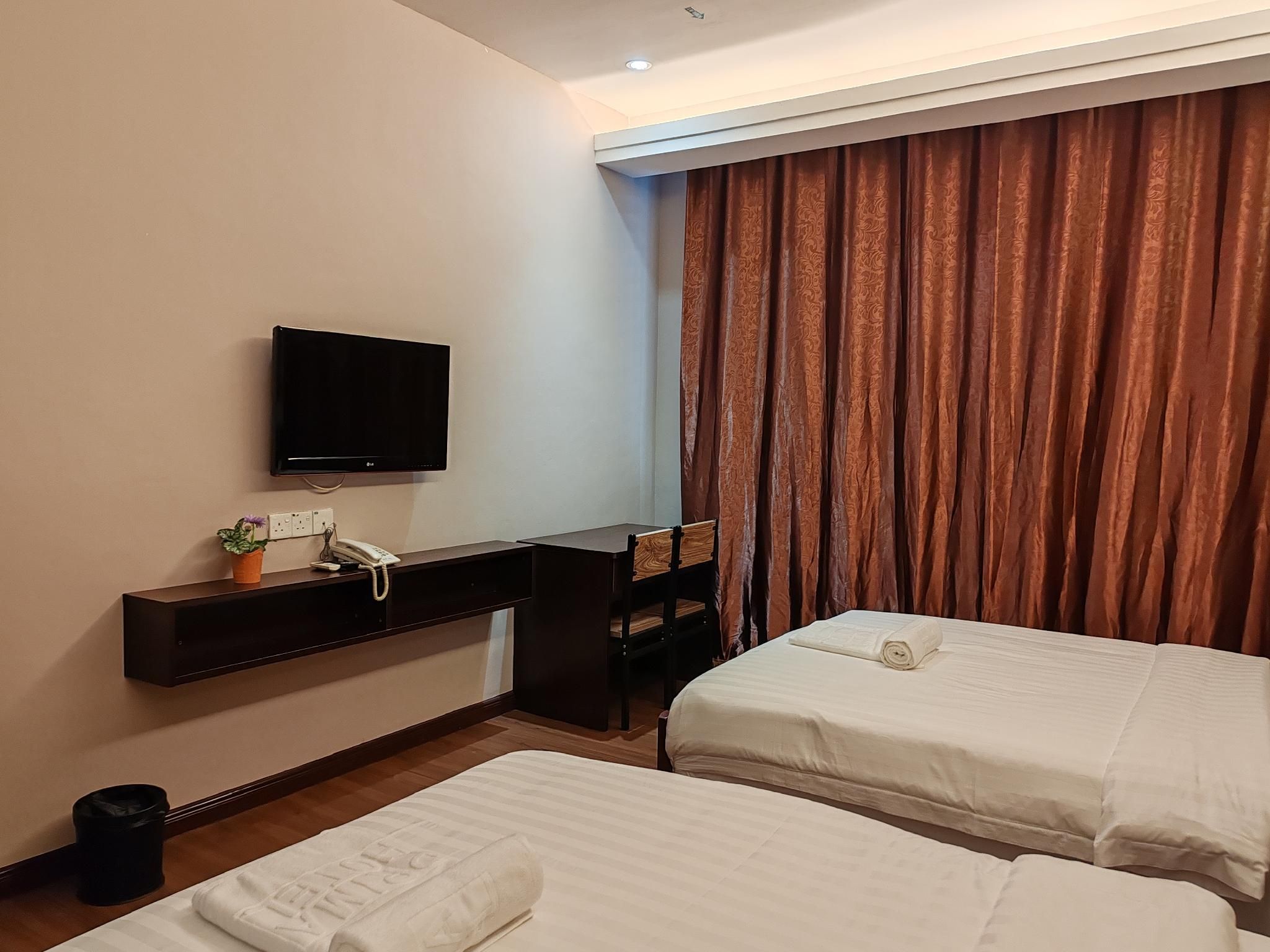 Super Deluxe Family Room
