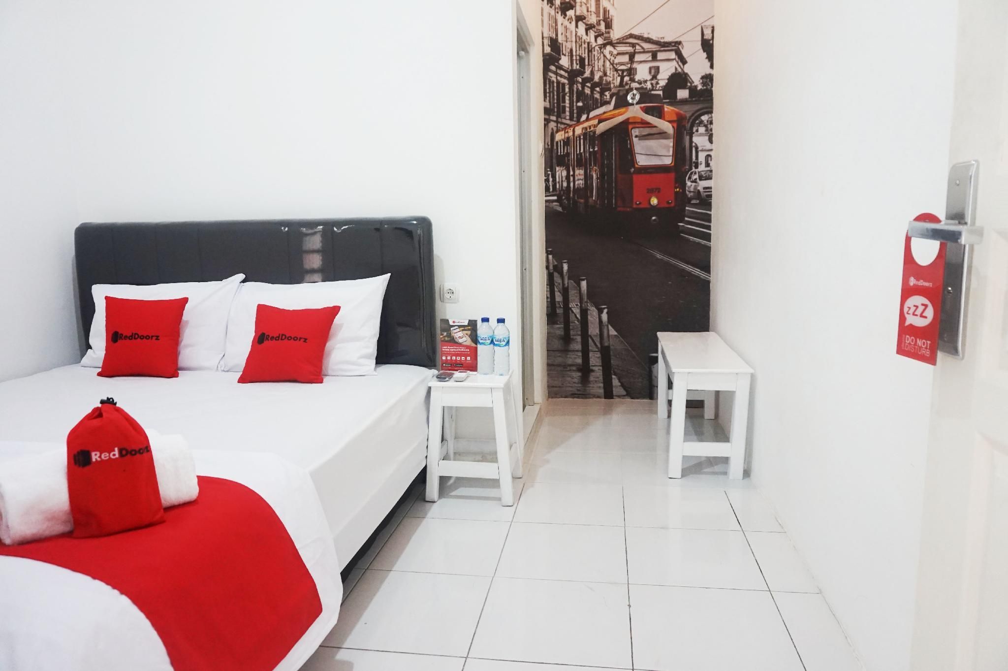 RedDoorz @ Jalan Tanjung Blitar RedDoorz Room 2