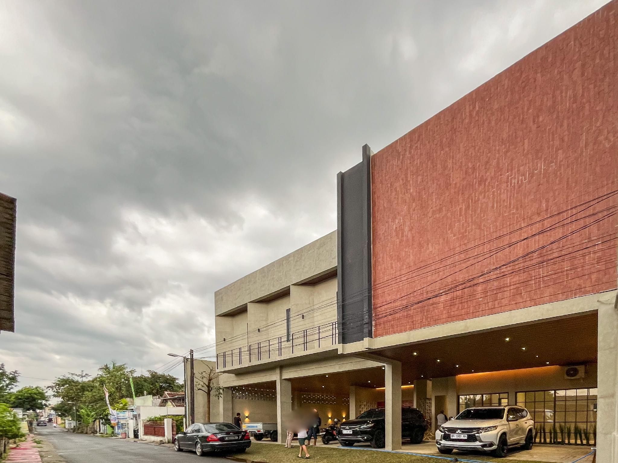 Urbanview Tigatuju Living Blitar