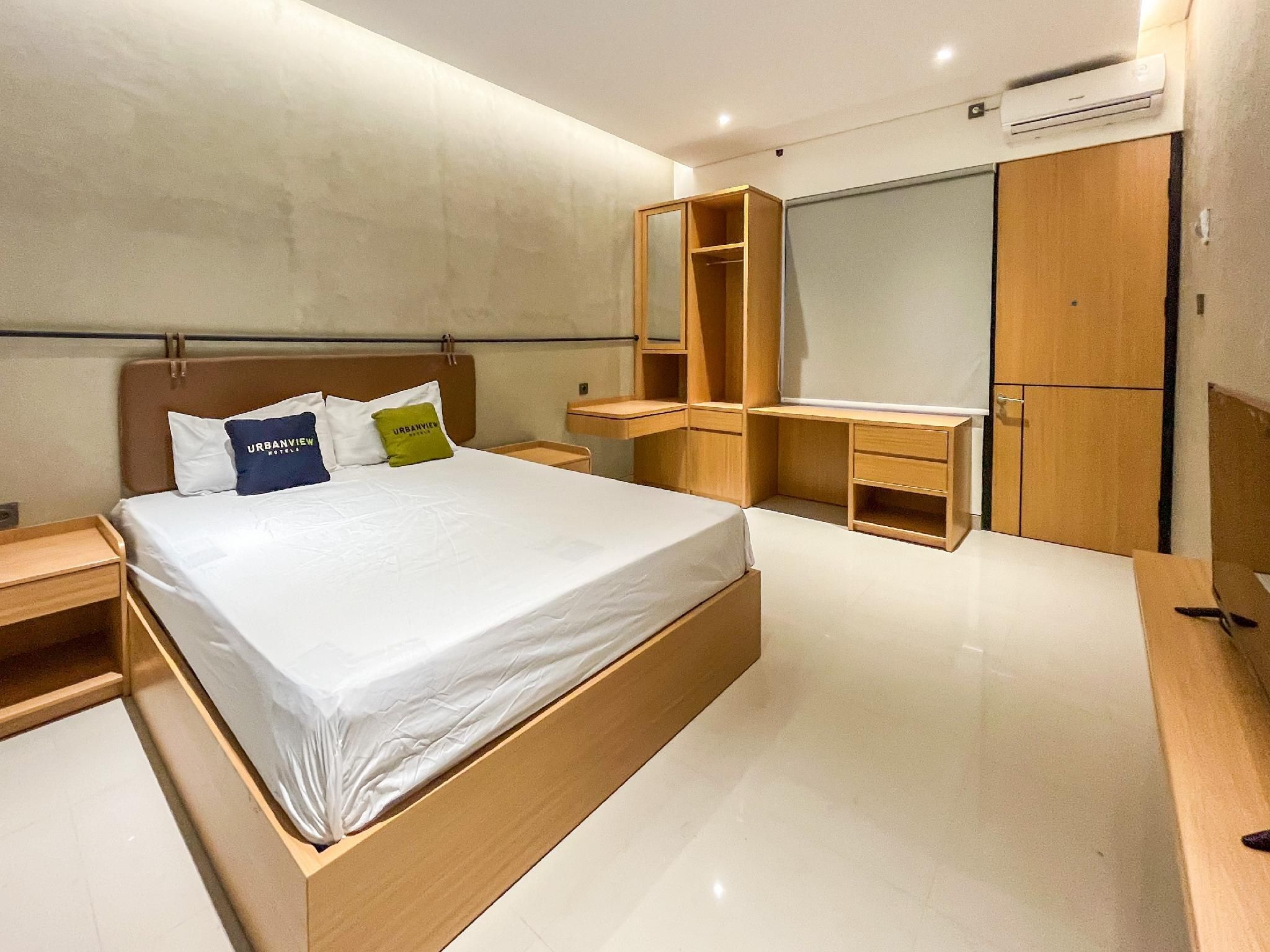 Urbanview Tigatuju Living Blitar Suite Room 2
