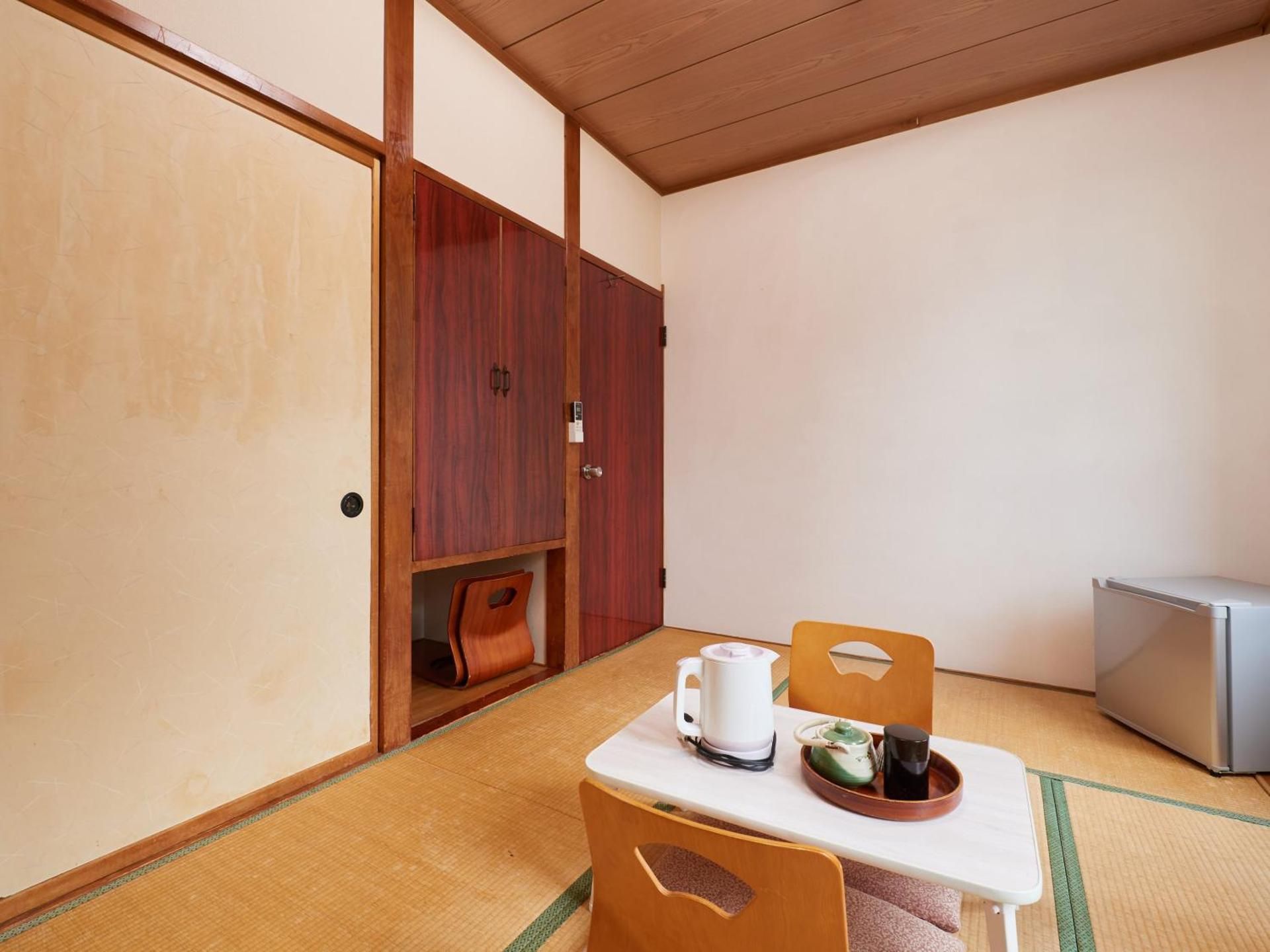 Twin Room with Shared Toilet