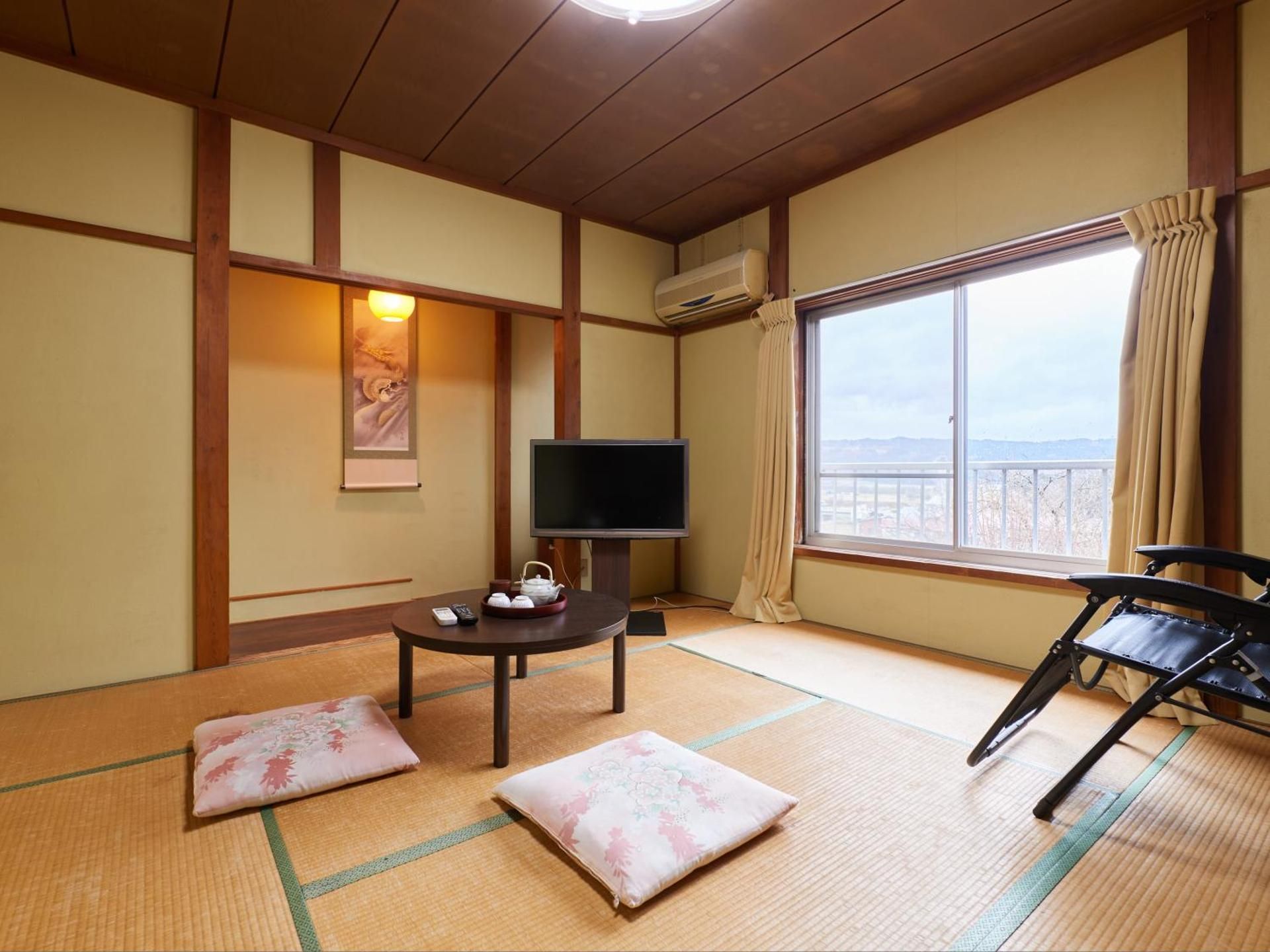 Economy Quadruple Room with Shared Bathroom