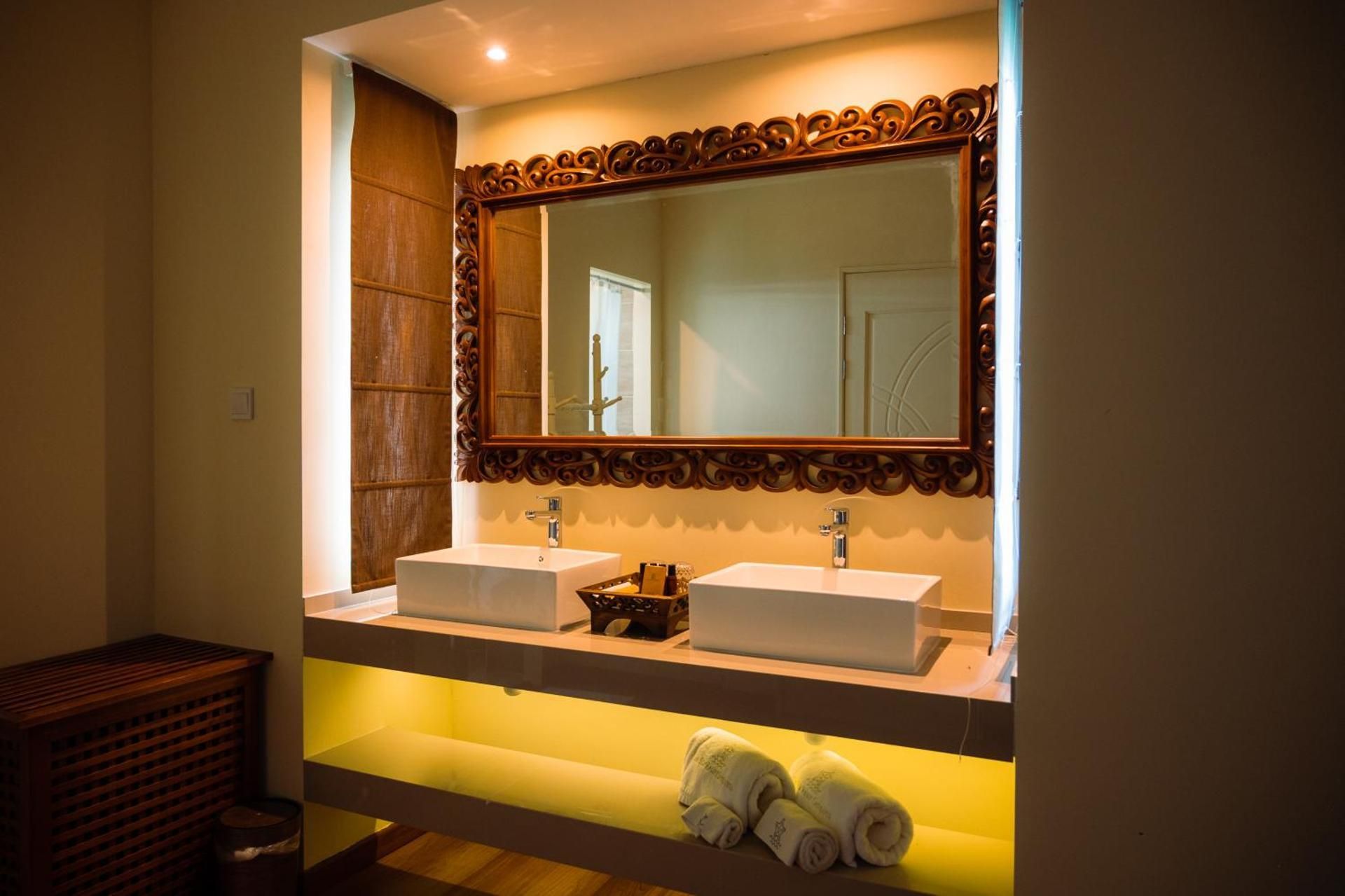 Water Villa - Twin or King Package with Breakfast & Boat Transfer