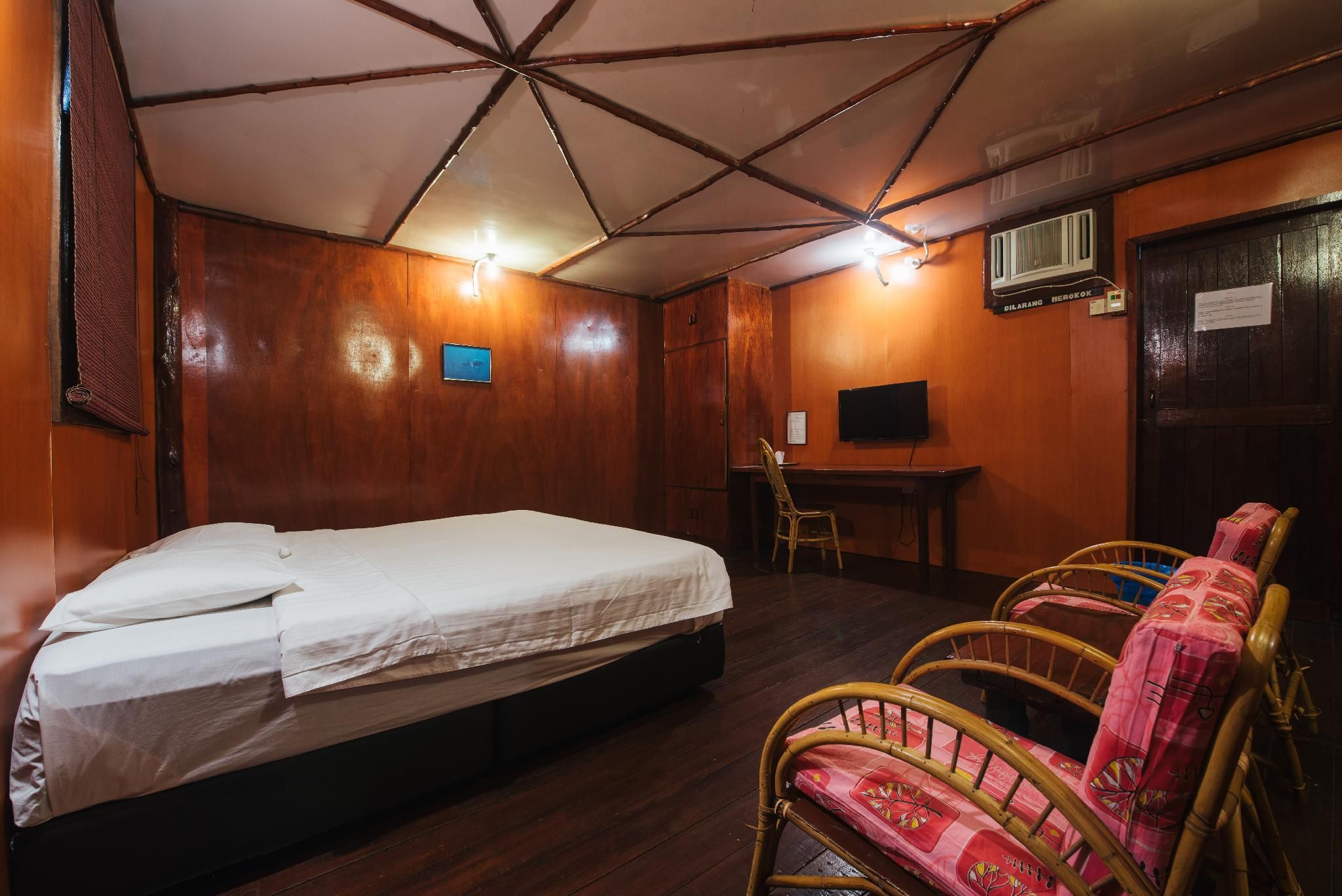 Dragon Inn Floating Resort Double Room Deluxe 3