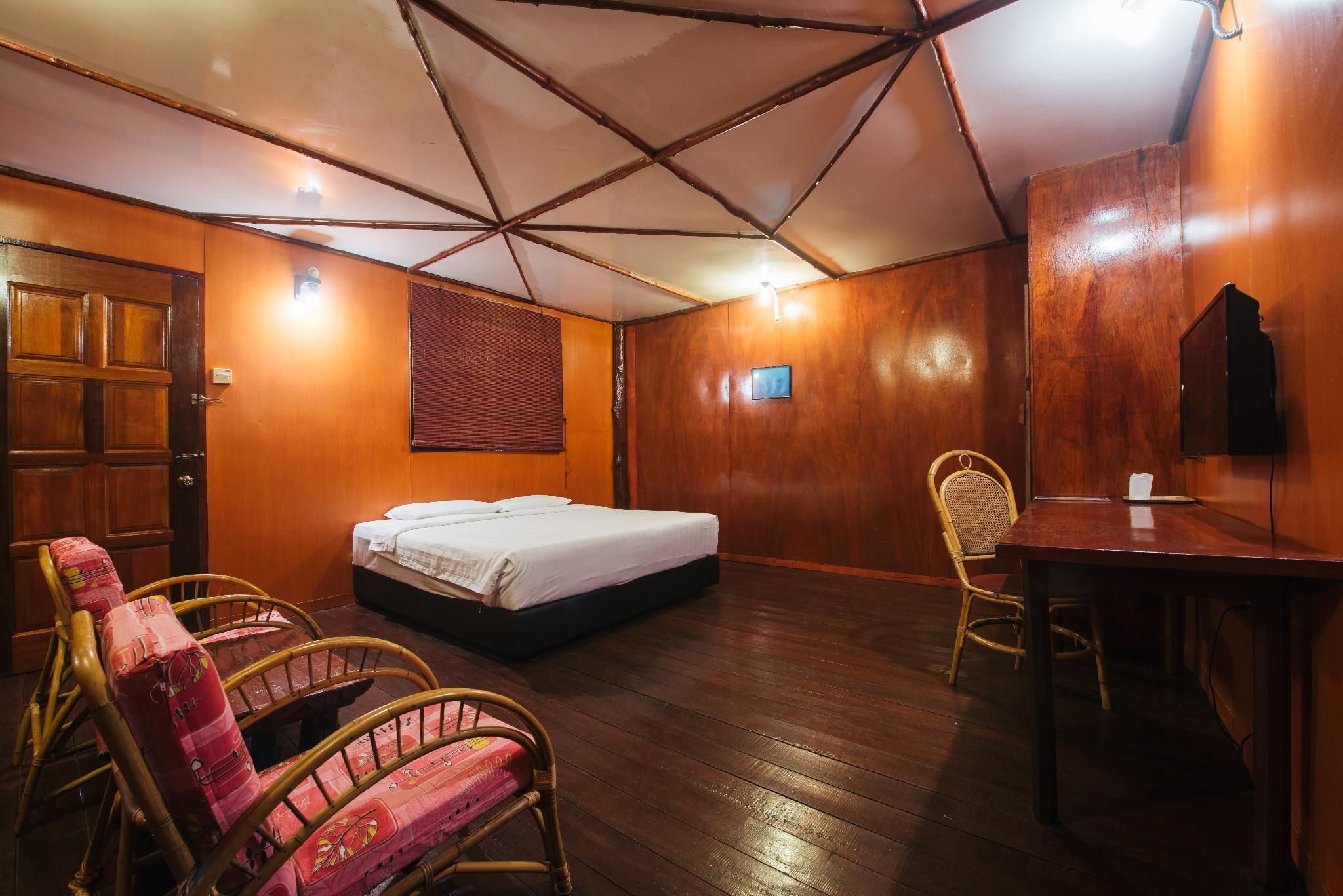 Dragon Inn Floating Resort Double Room Deluxe 2