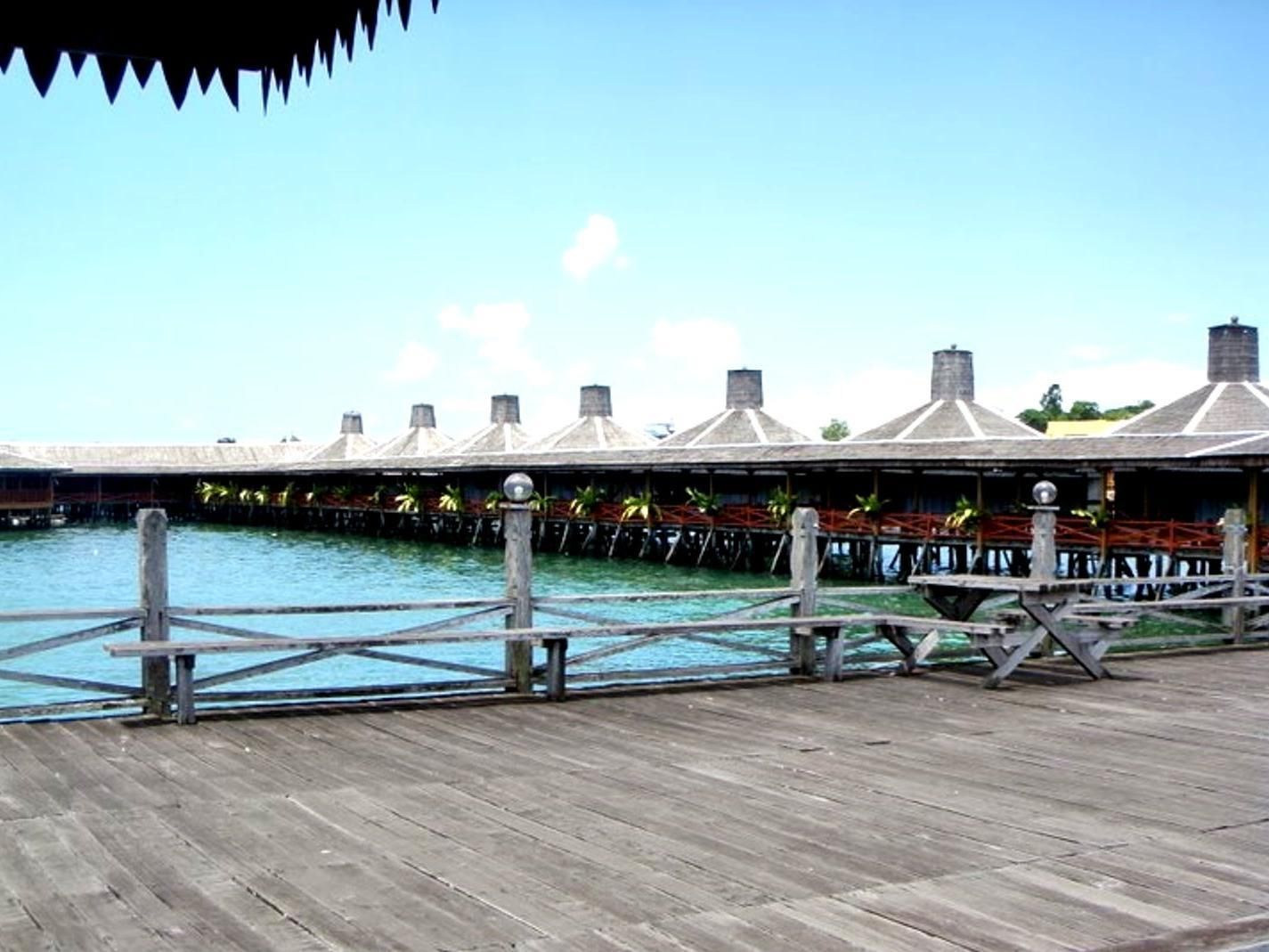 Dragon Inn Floating Resort