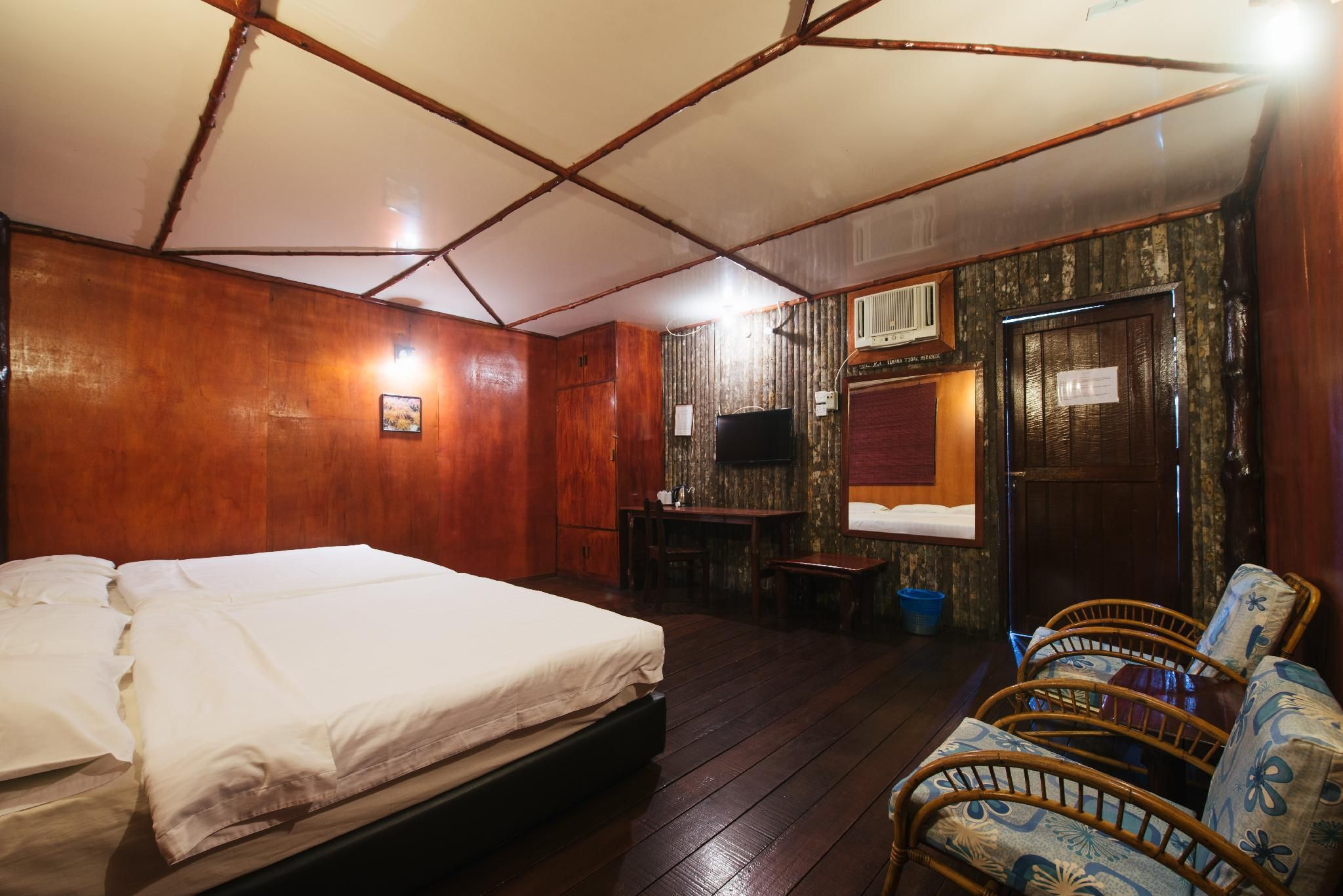 Dragon Inn Floating Resort Standard Family Room