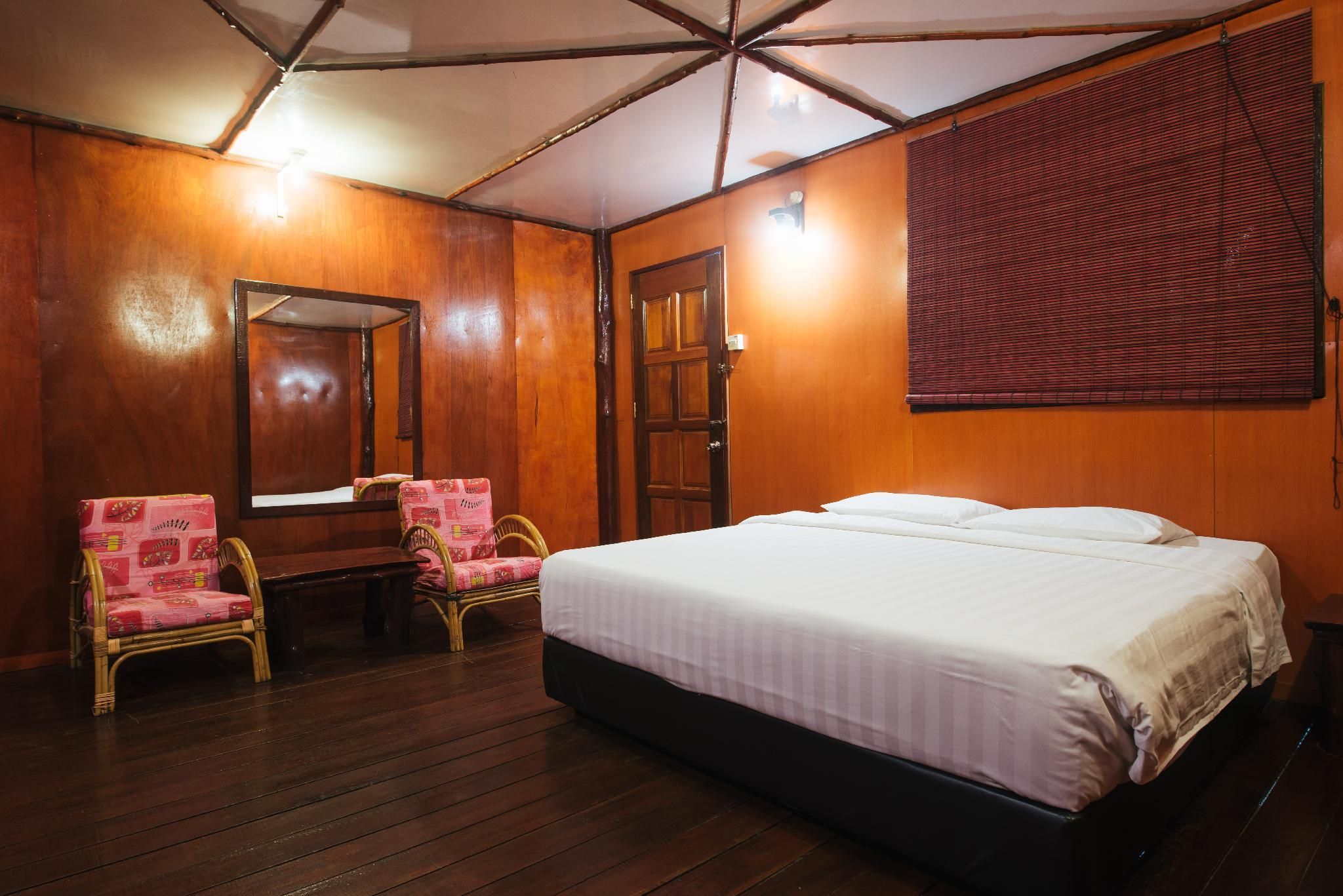 Dragon Inn Floating Resort Double Room Deluxe