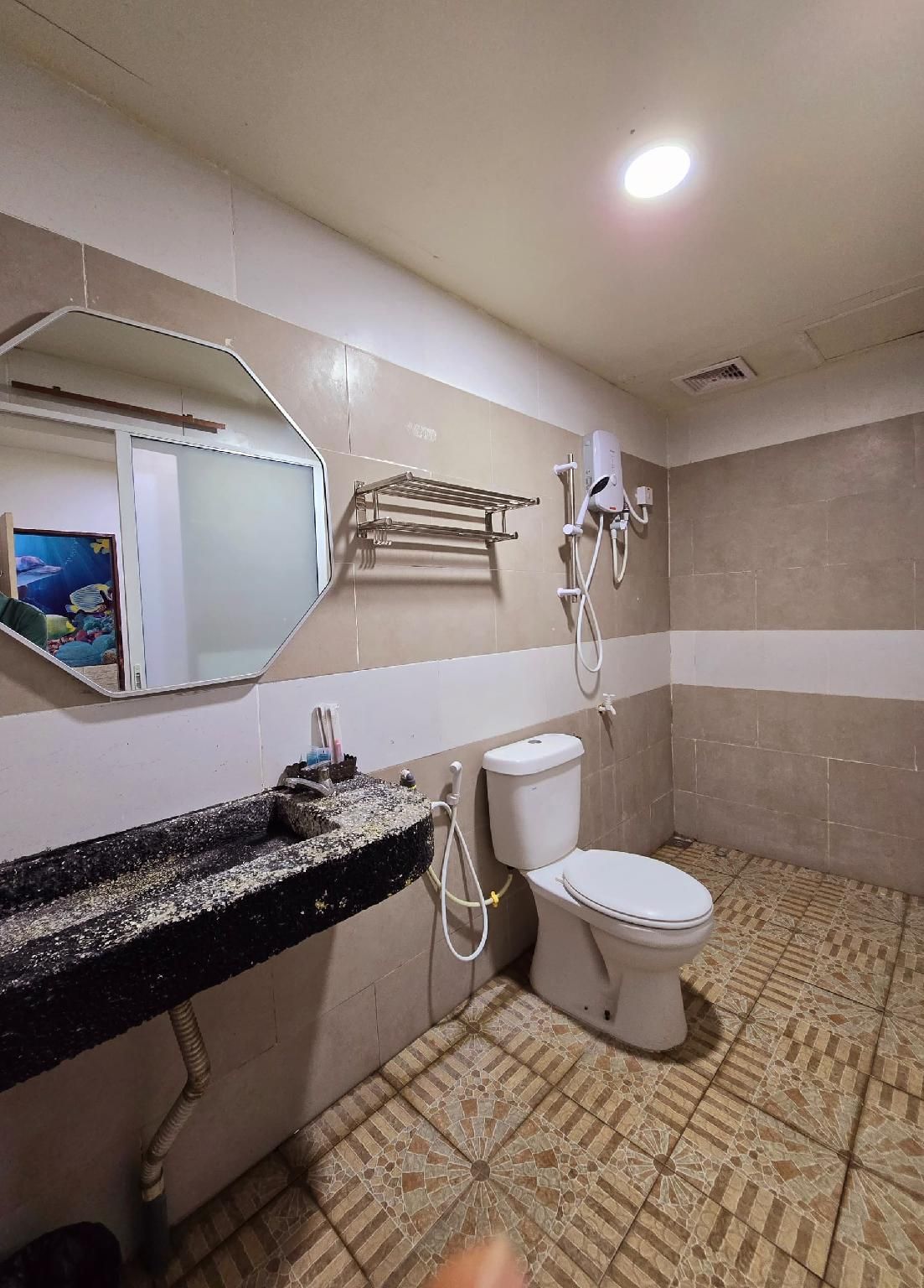 Grand Line Hotel Twin Room with Shower 3