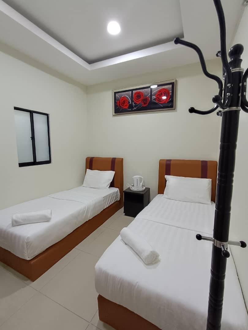 Grand Line Hotel Twin Room with Shower