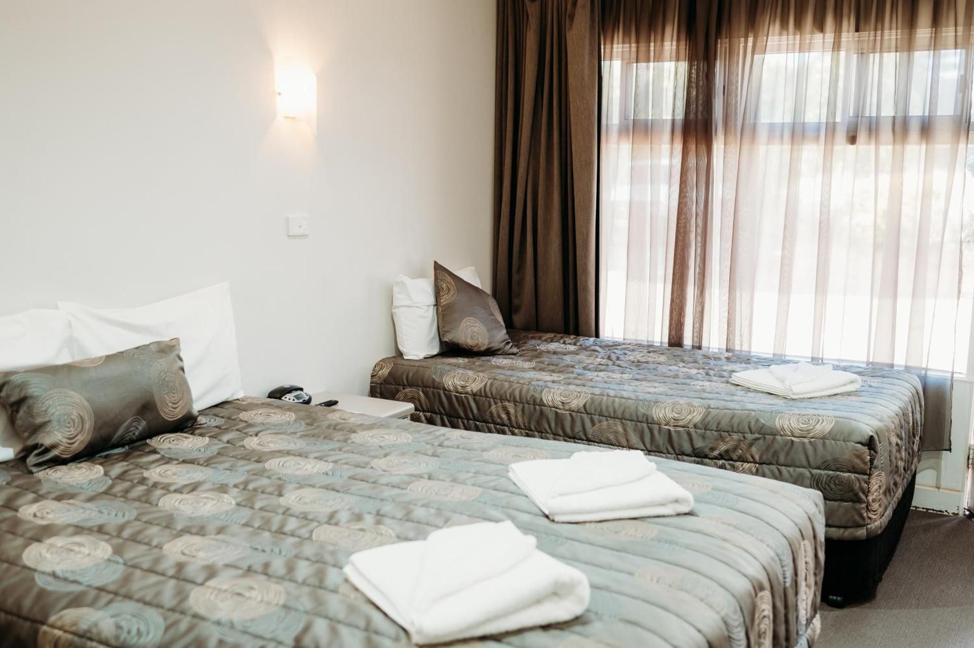 Deluxe Double Room (2 Adults + 1 Child)