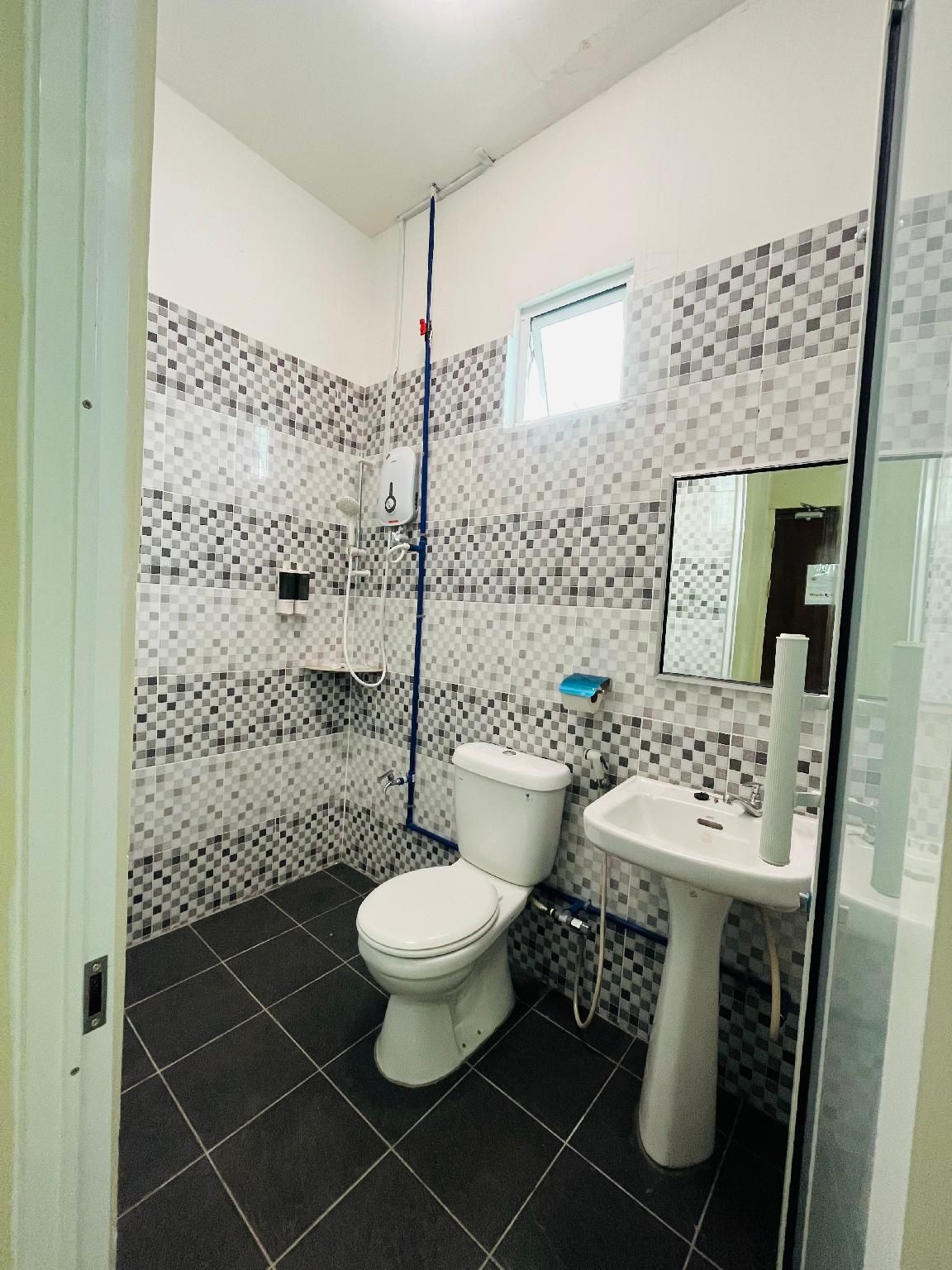 SemRock Hotel Standard Twin 3