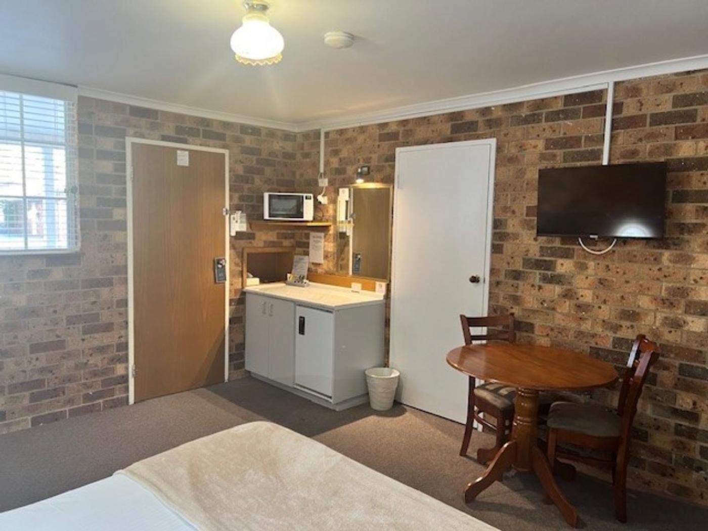 Deluxe Queen Room with Spa Bath