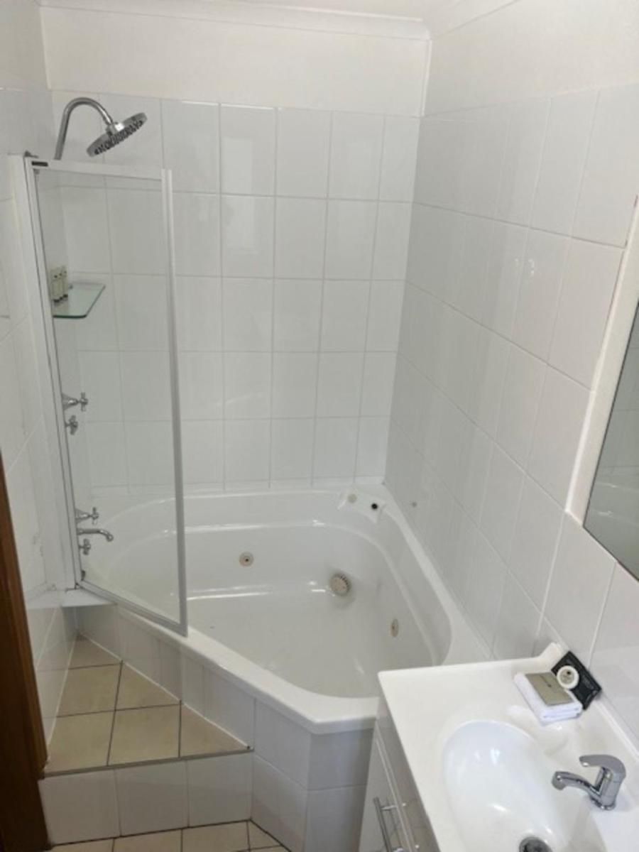 Deluxe Queen Room with Spa Bath
