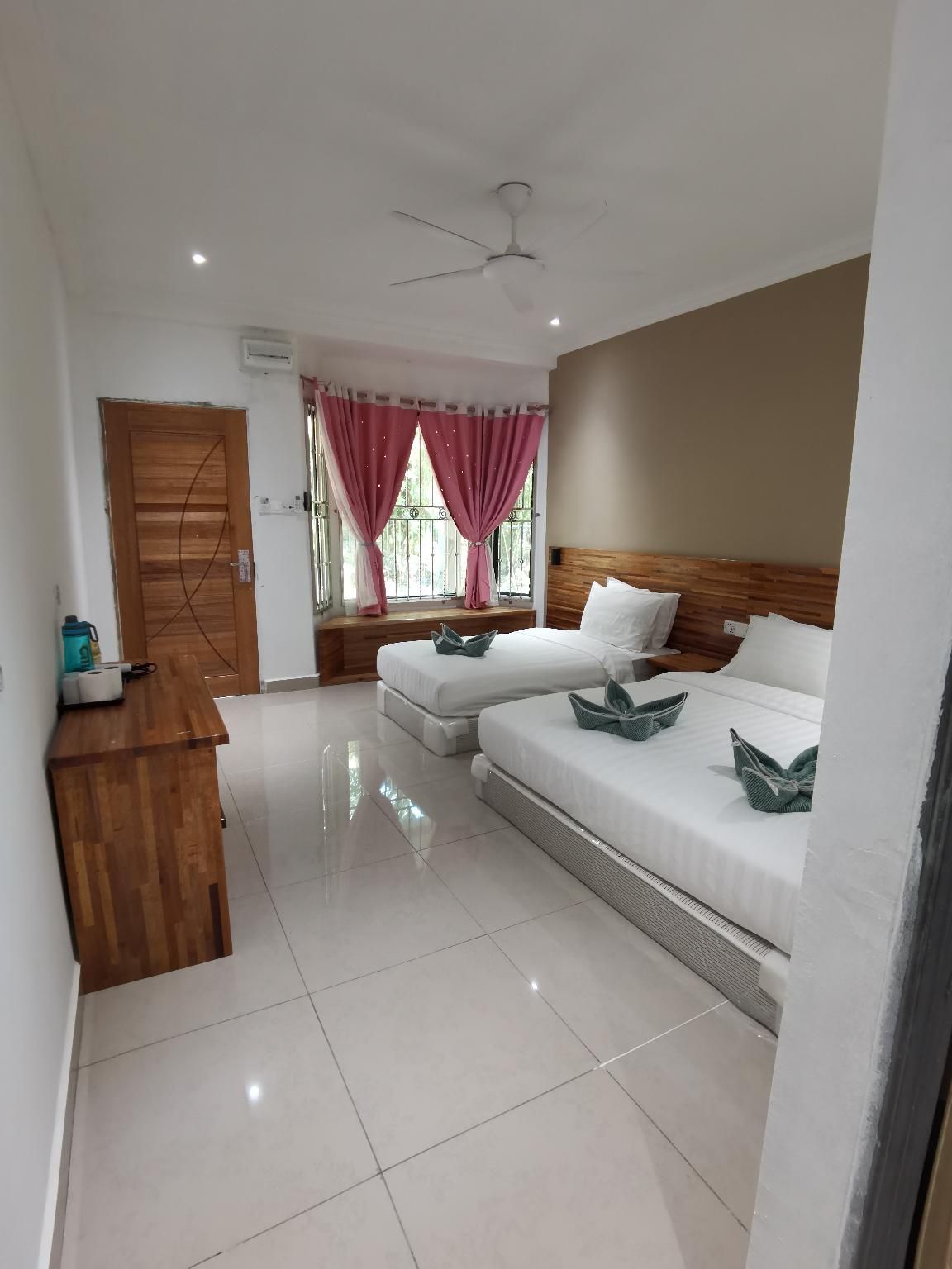 Hemingway Cottage Cozy Room 2