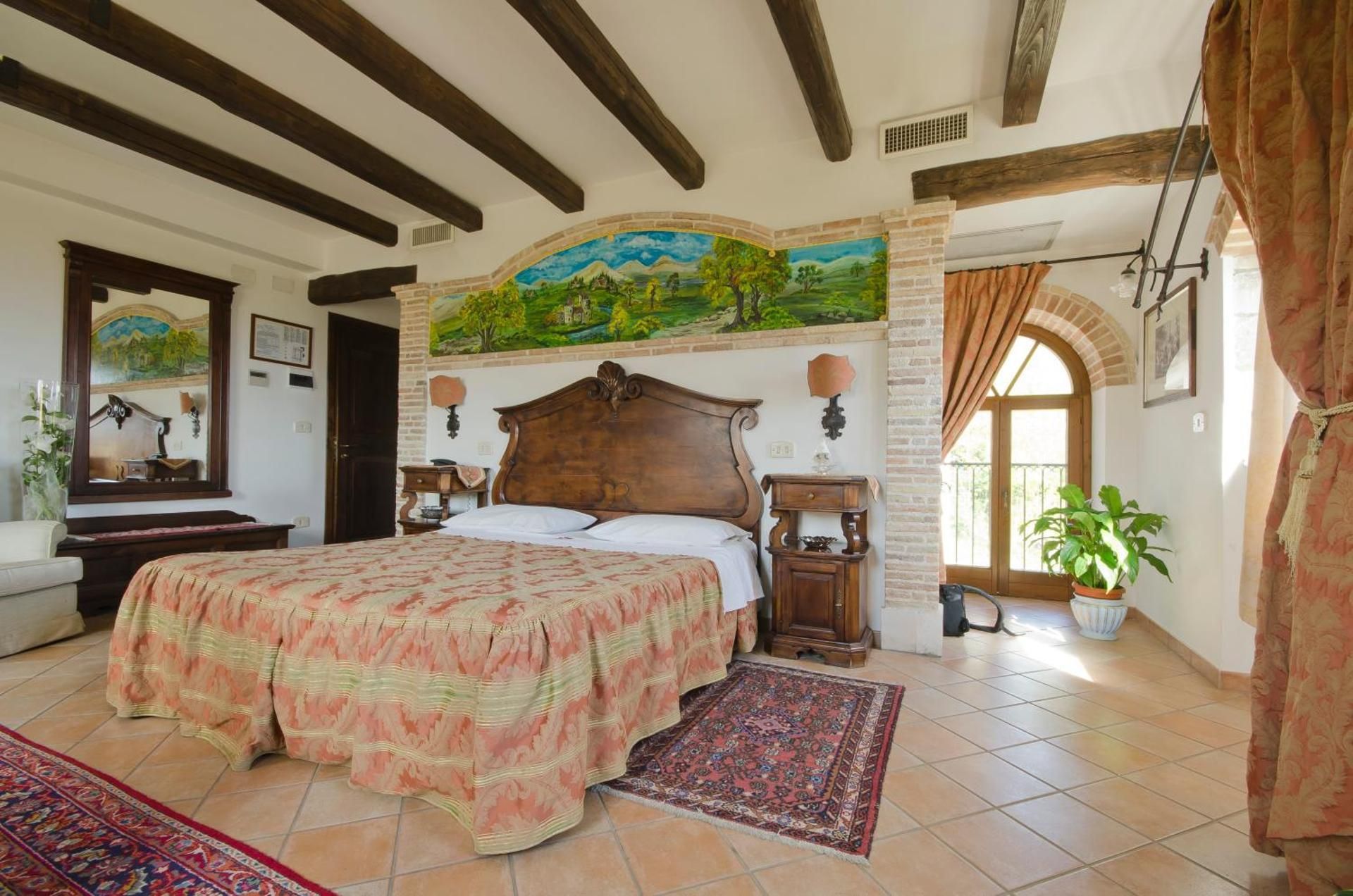 Deluxe King Suite