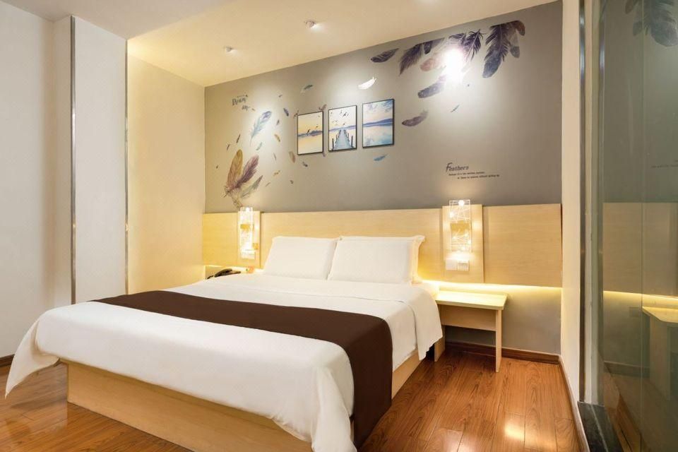 Business Queen Room