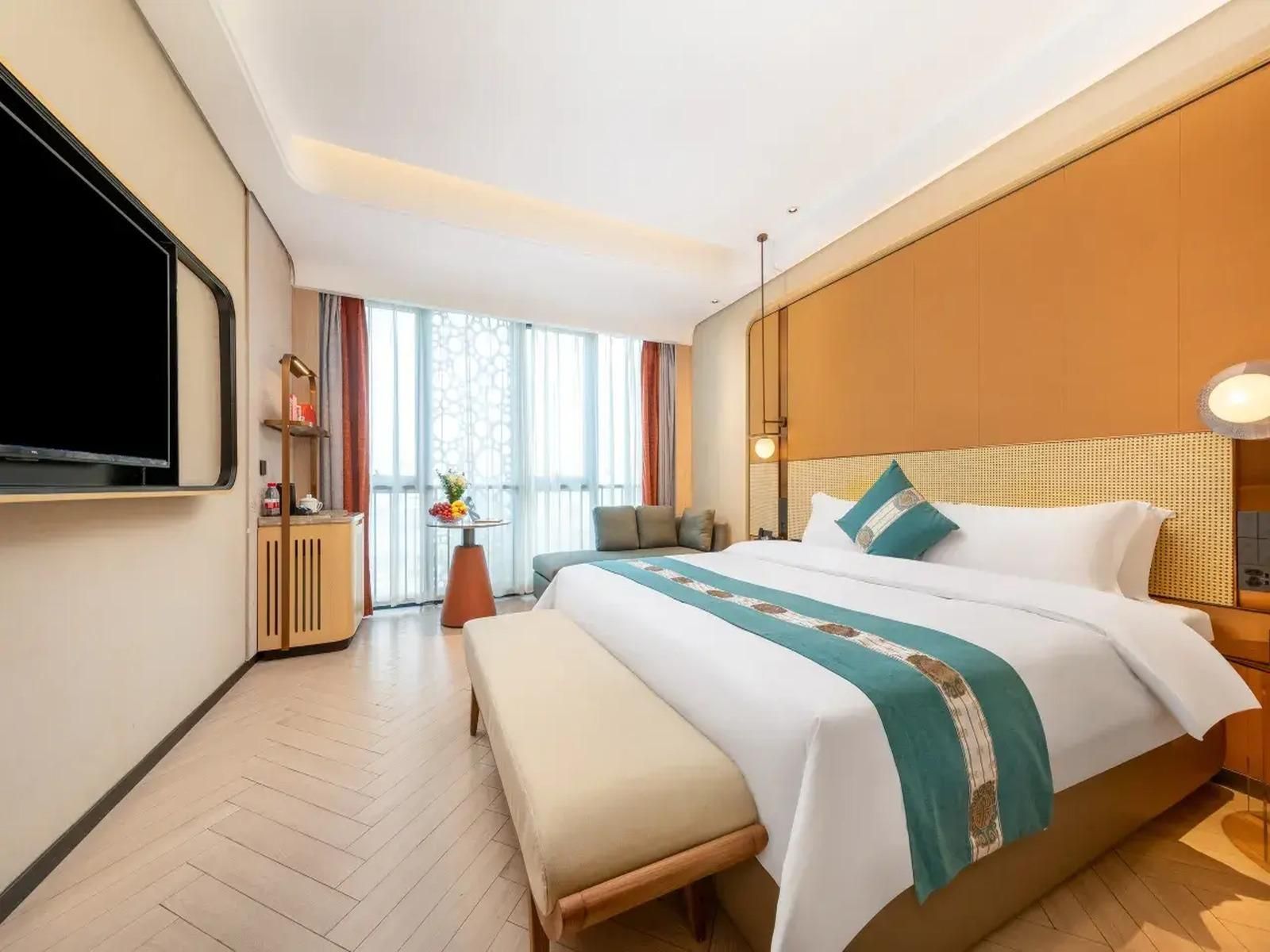 Light and Extravagant Double Room - Movie Included