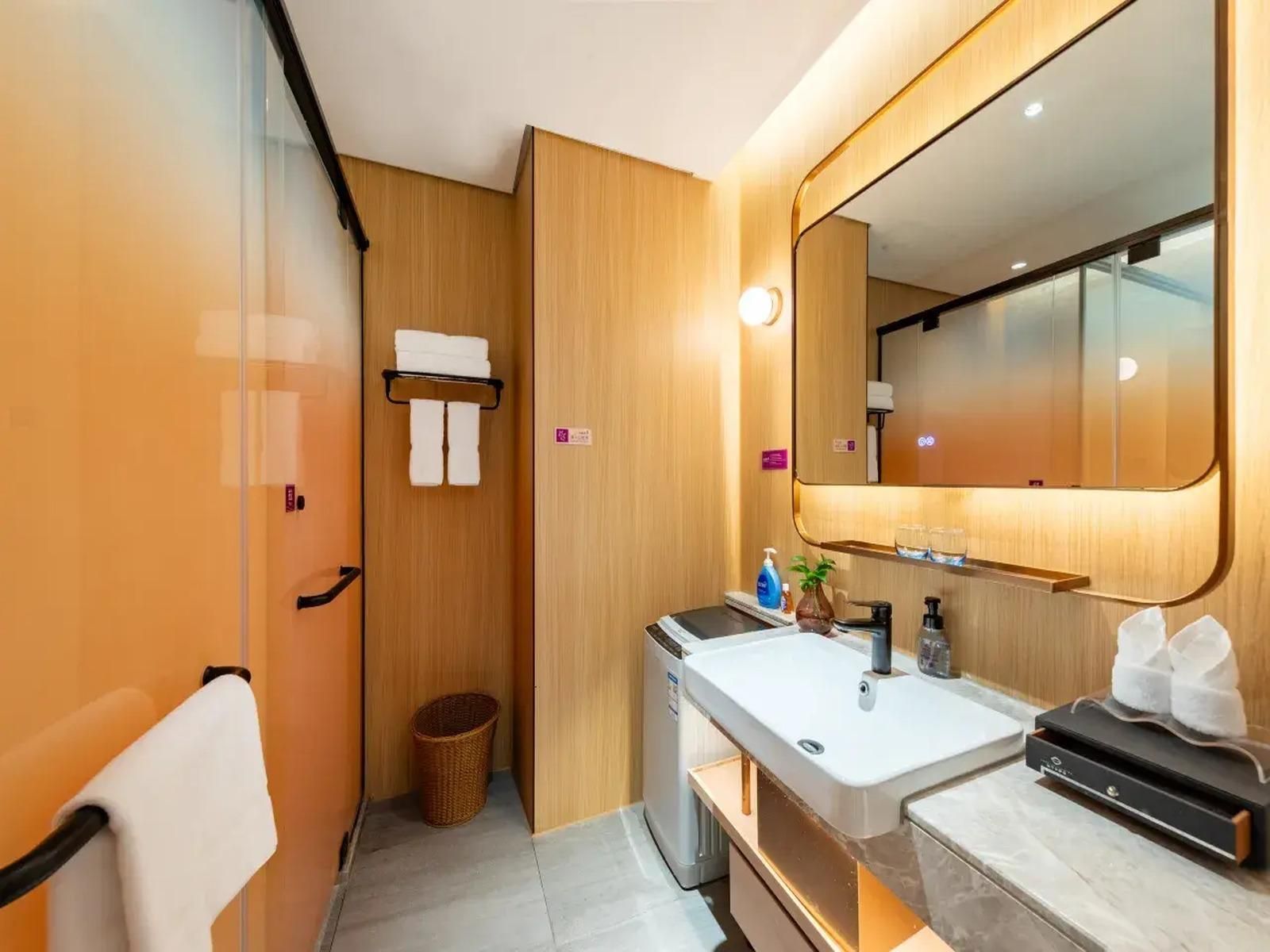 Business King Room