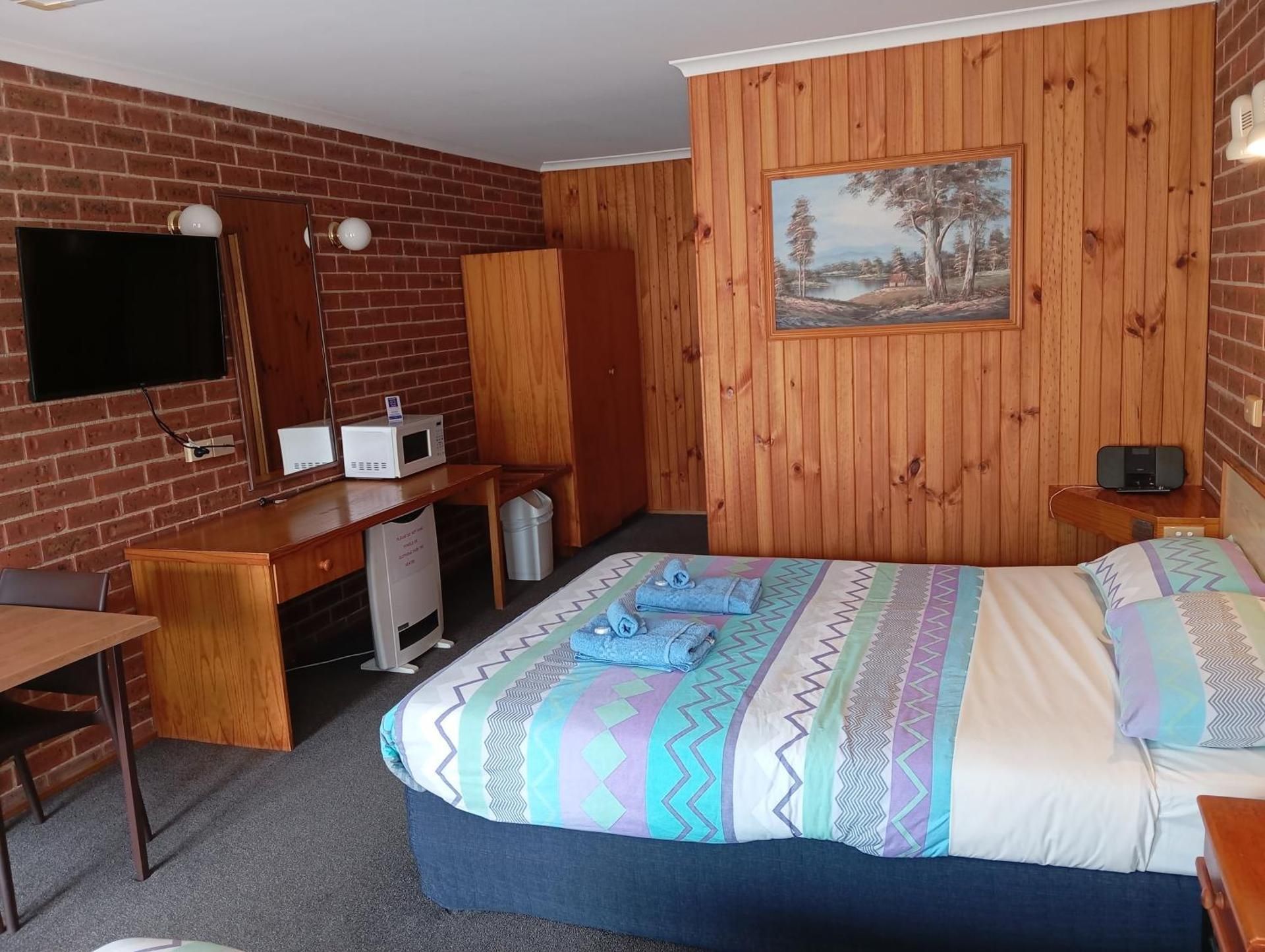 Basic Triple Room