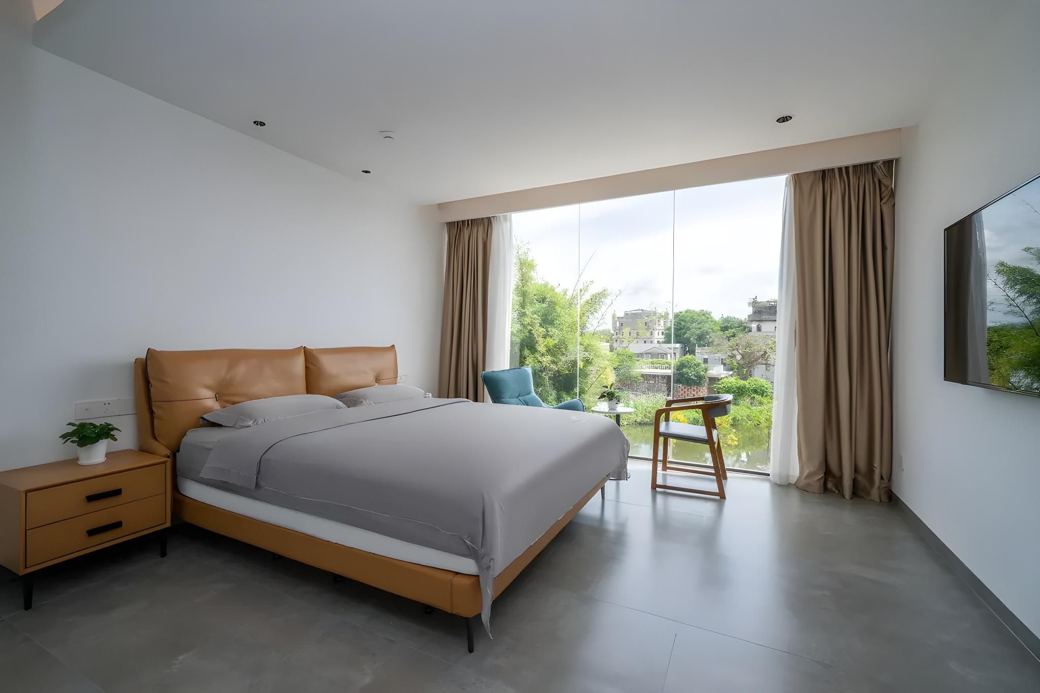 Huazhu - Room With Bed