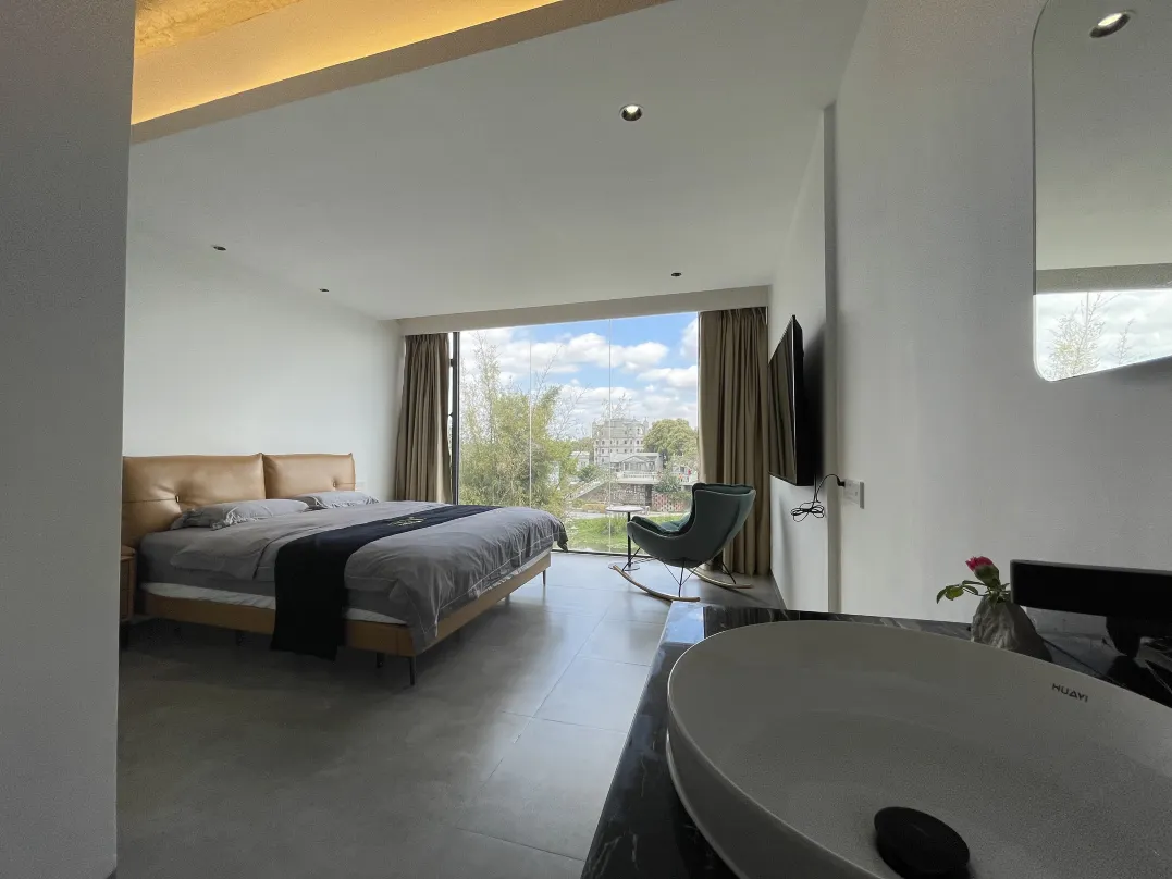 Huazhu - Room With Bed