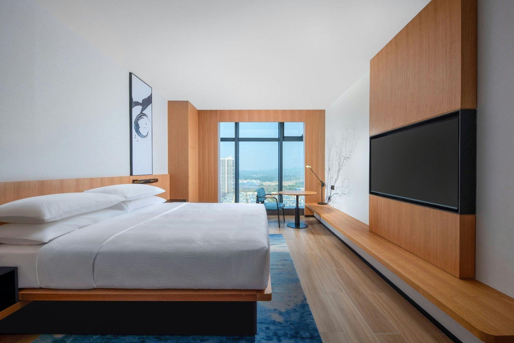 business, guest room, 1 king, city view