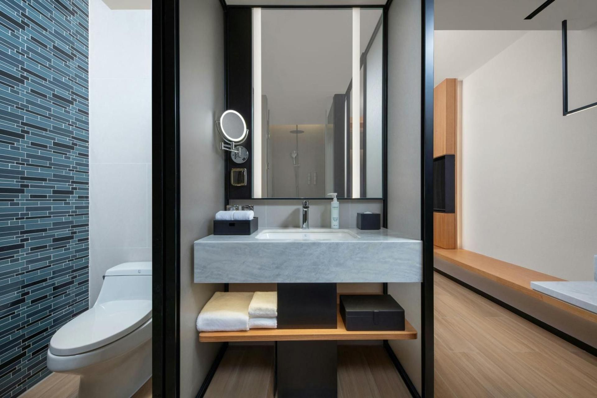 Executive Double Room with Two Double Beds and Atrium View