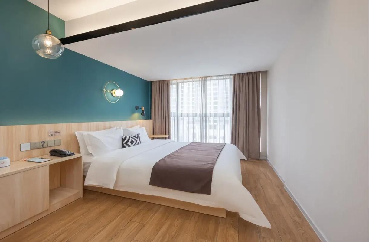 Light and Extravagant Double Room - Movie Included