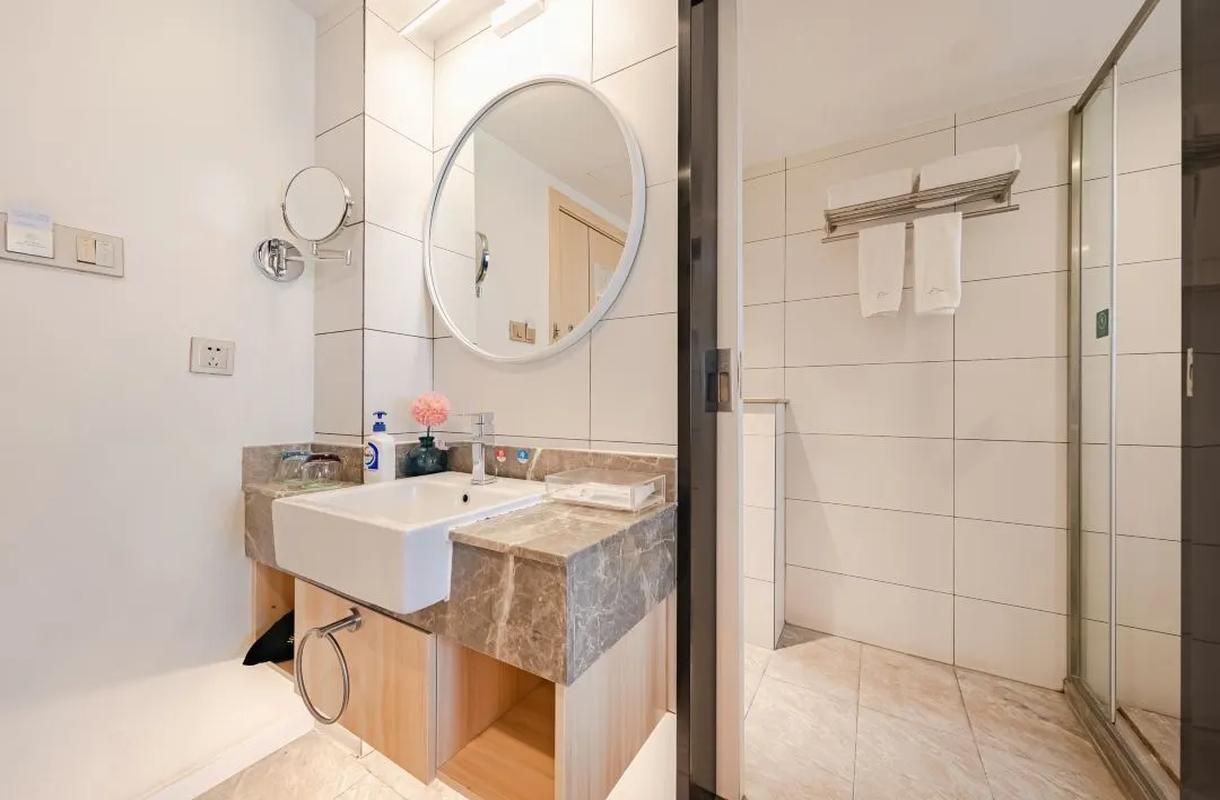 Light and Extravagant Double Room - Movie Included