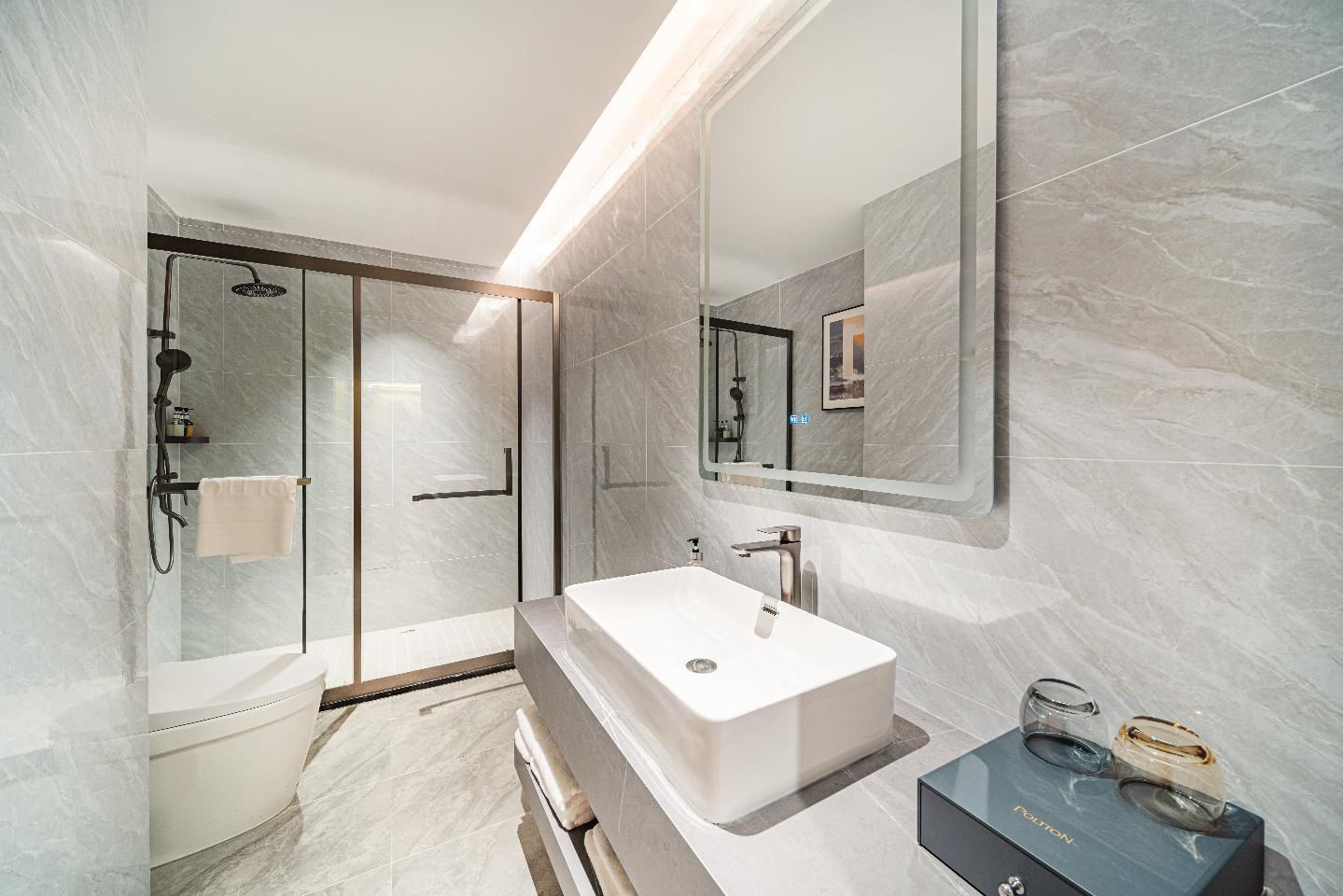 Dossen - Bed Room With City View