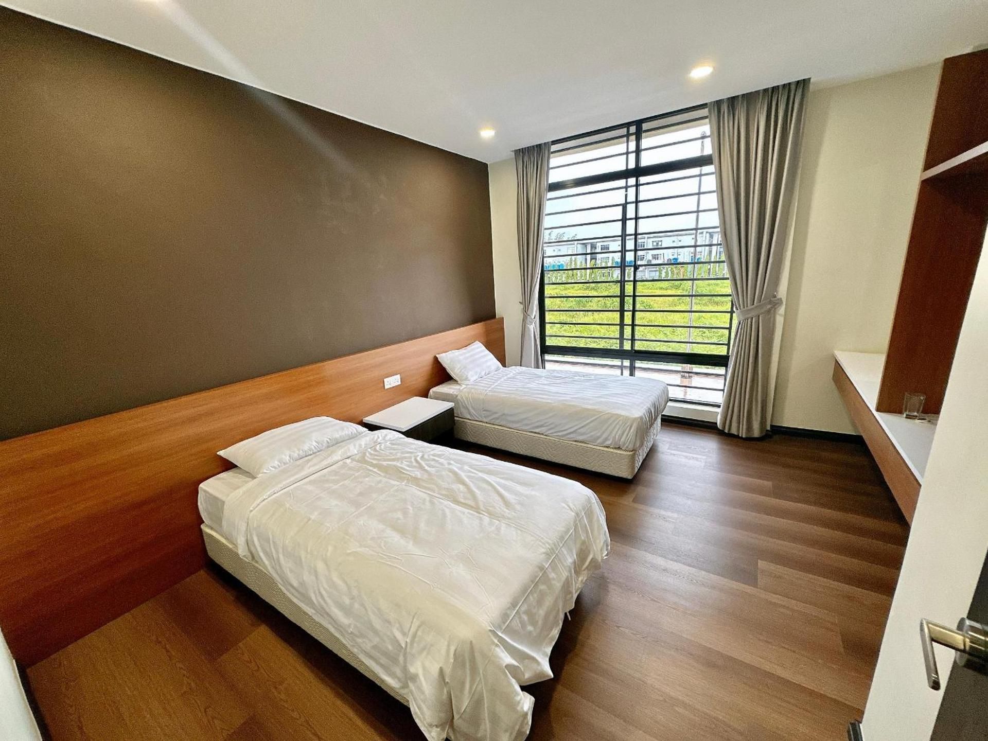 Star Hotel Three-Bedroom Suite 2