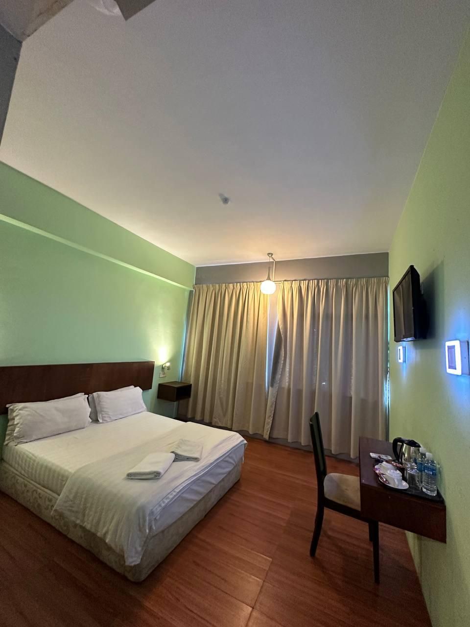 Deluxe Queen Room