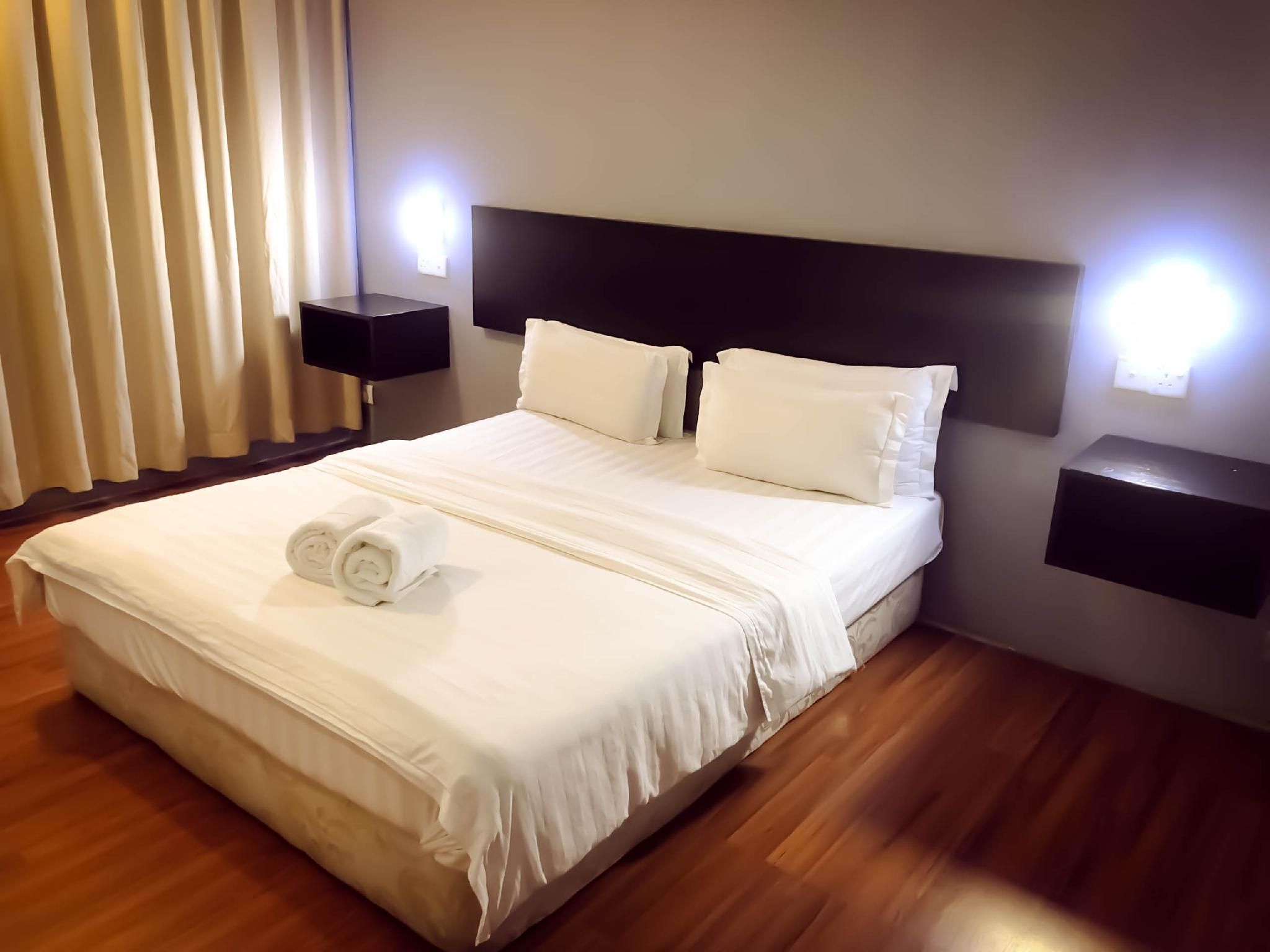 Deluxe Queen Room