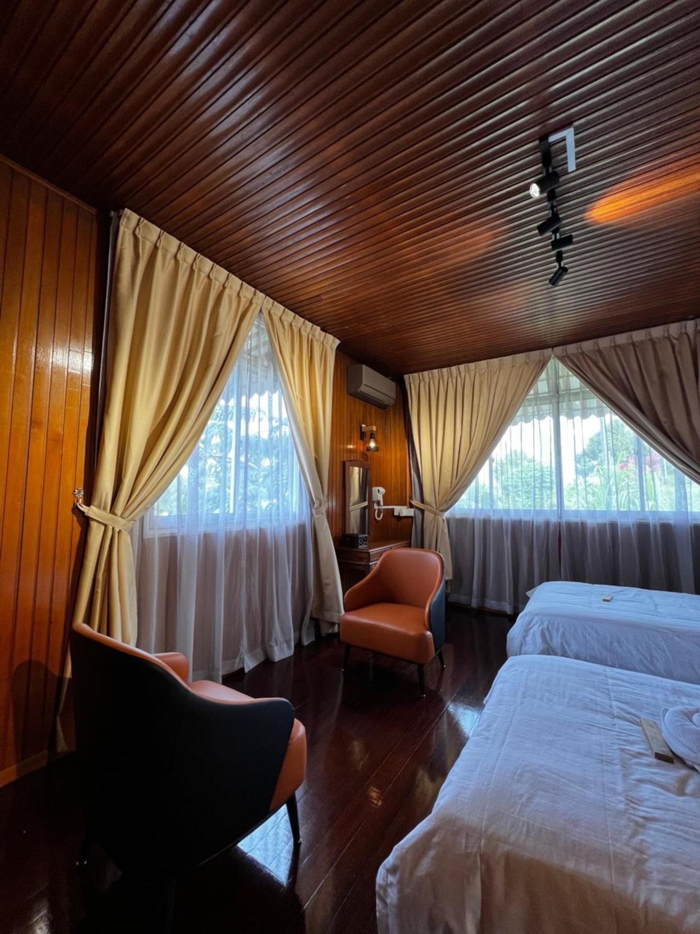 Deluxe Double or Twin Room with Mountain View