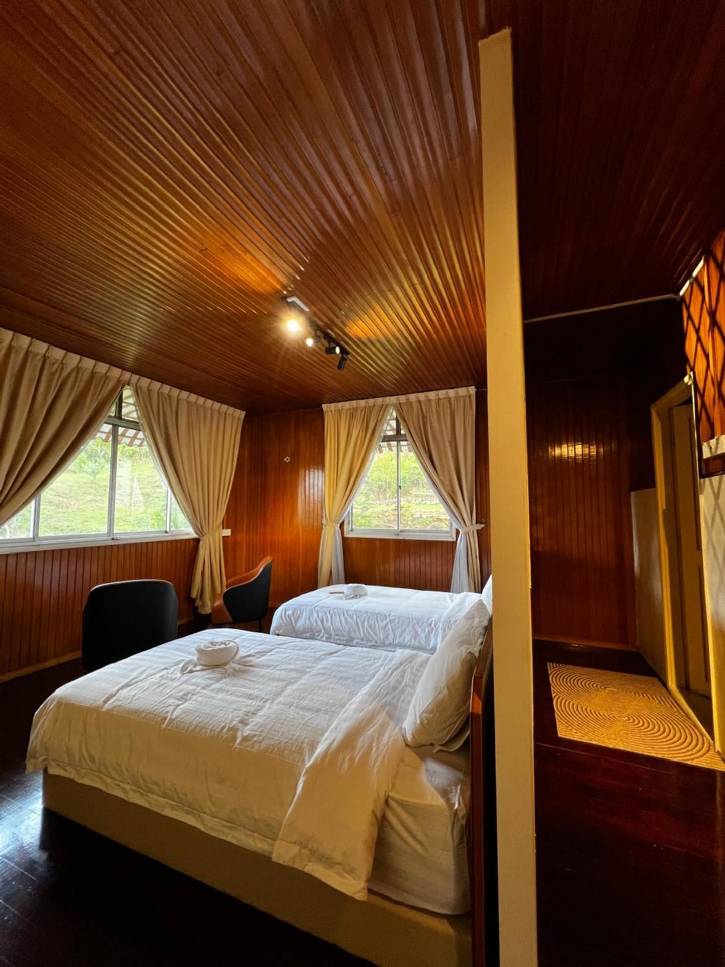 Deluxe Double or Twin Room with Mountain View
