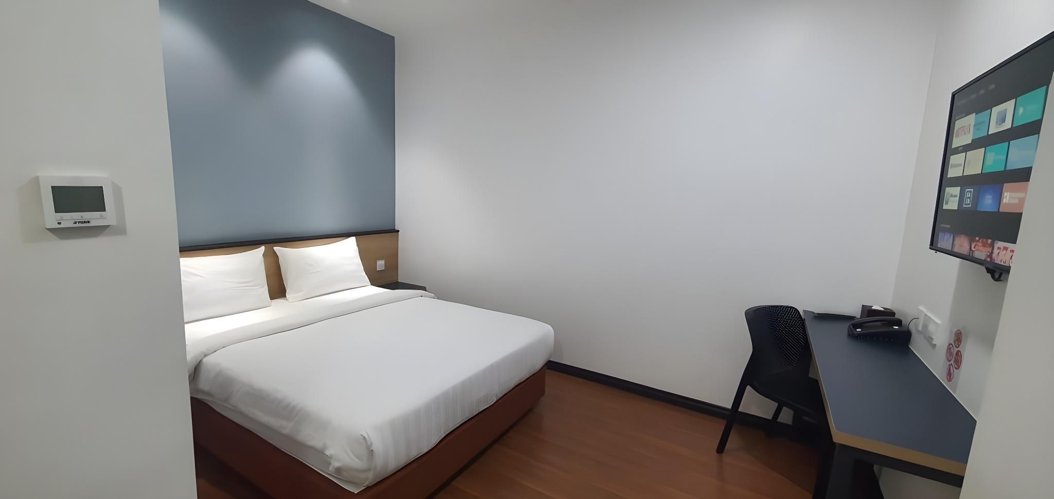 W BOUTIQUE HOTEL Standard Queen Non-Smoking  2