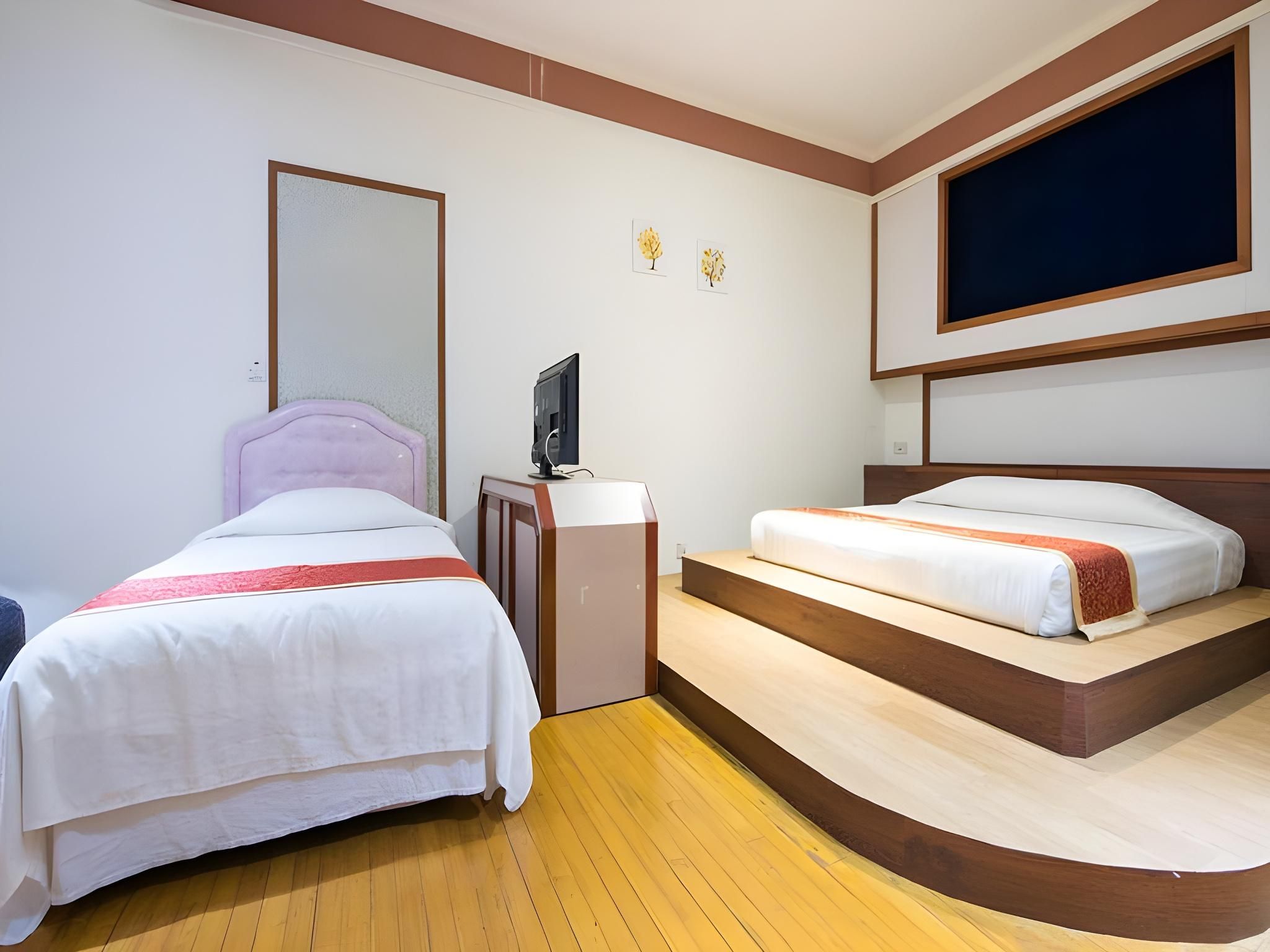 The Dream Hotel Superior Suite 2