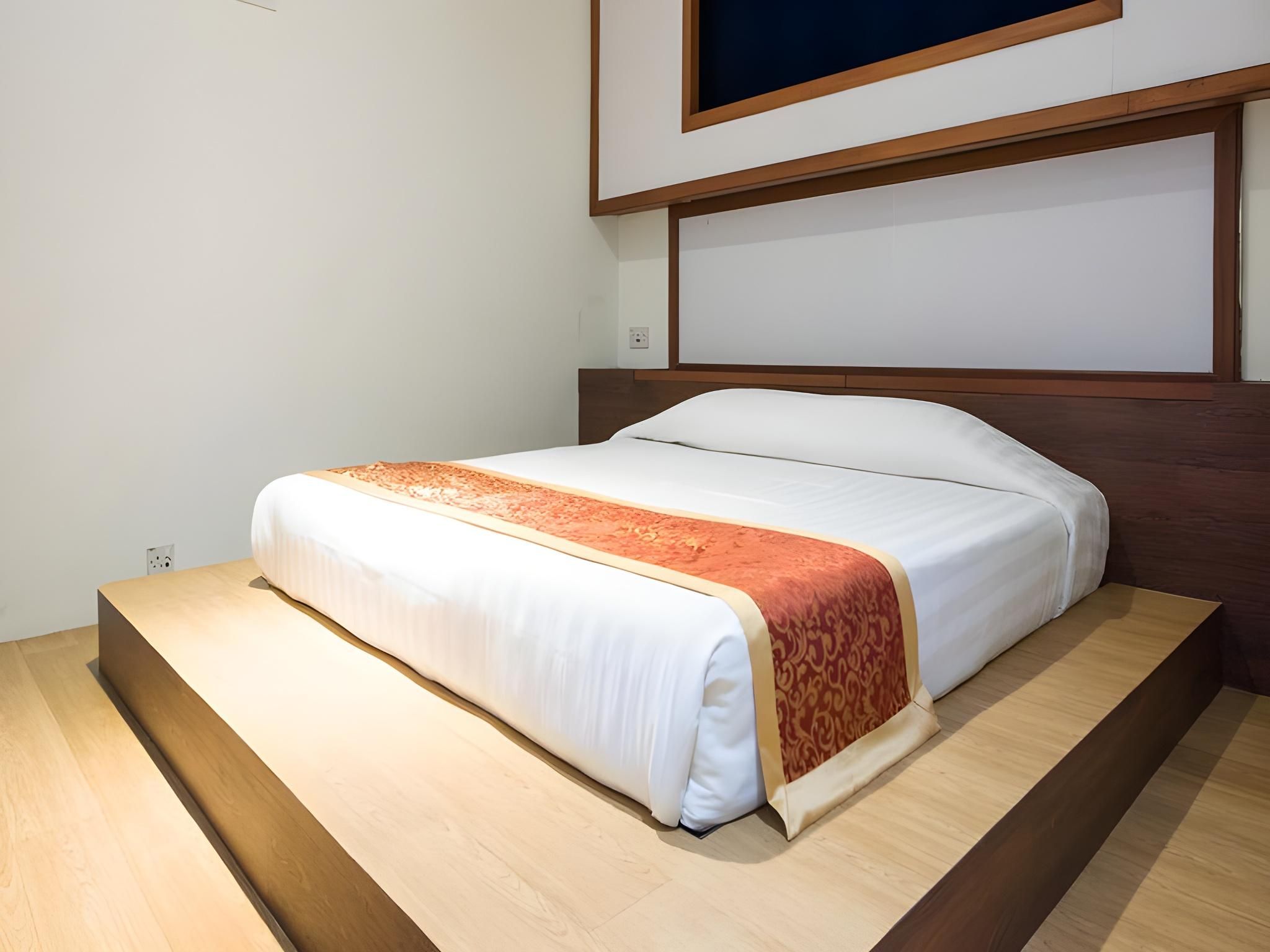 The Dream Hotel Superior Suite 3