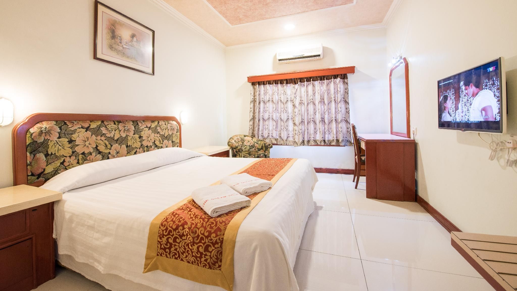 The Dream Hotel Deluxe King Room 2