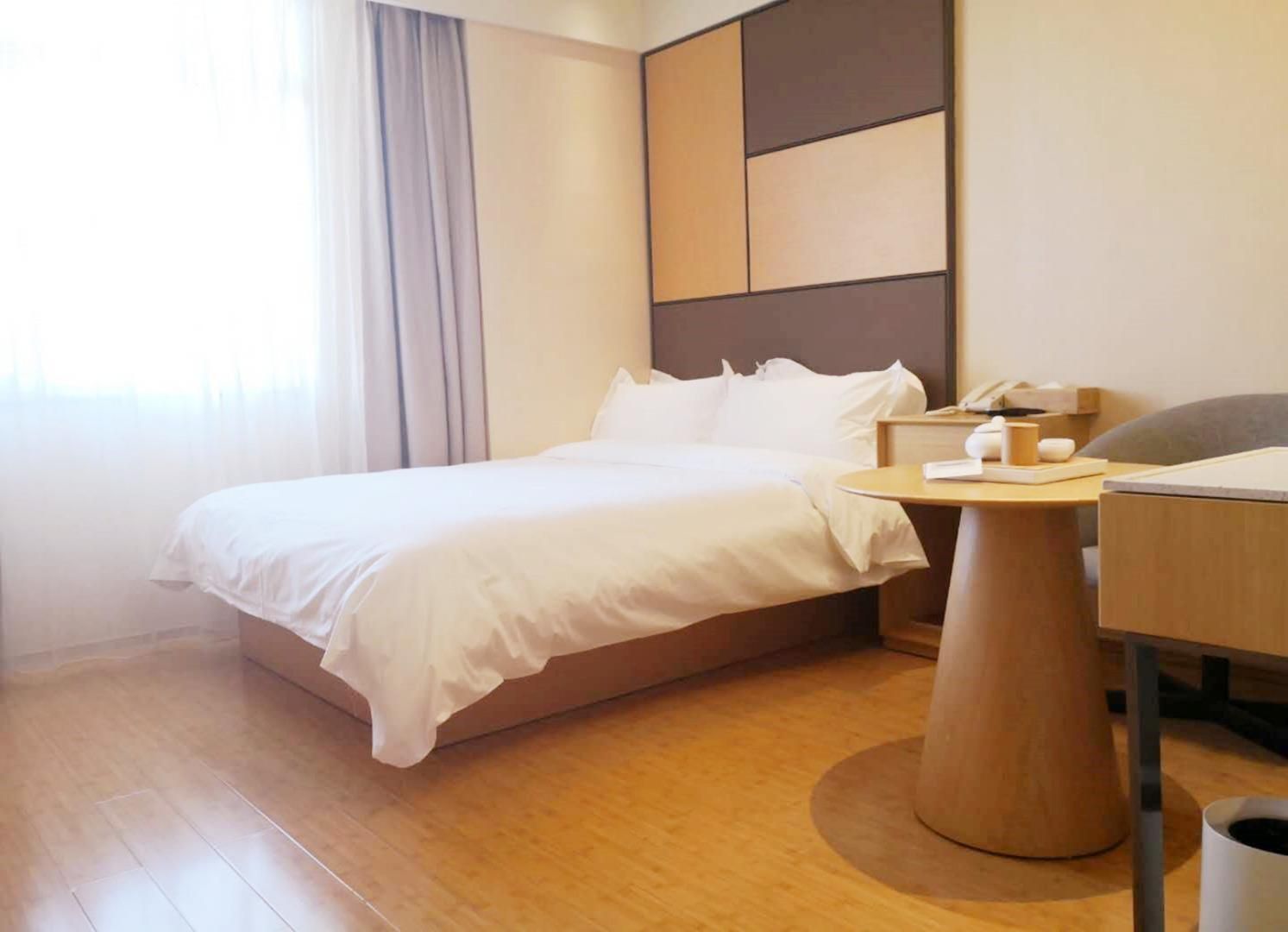 Huazhu - Room With Bed