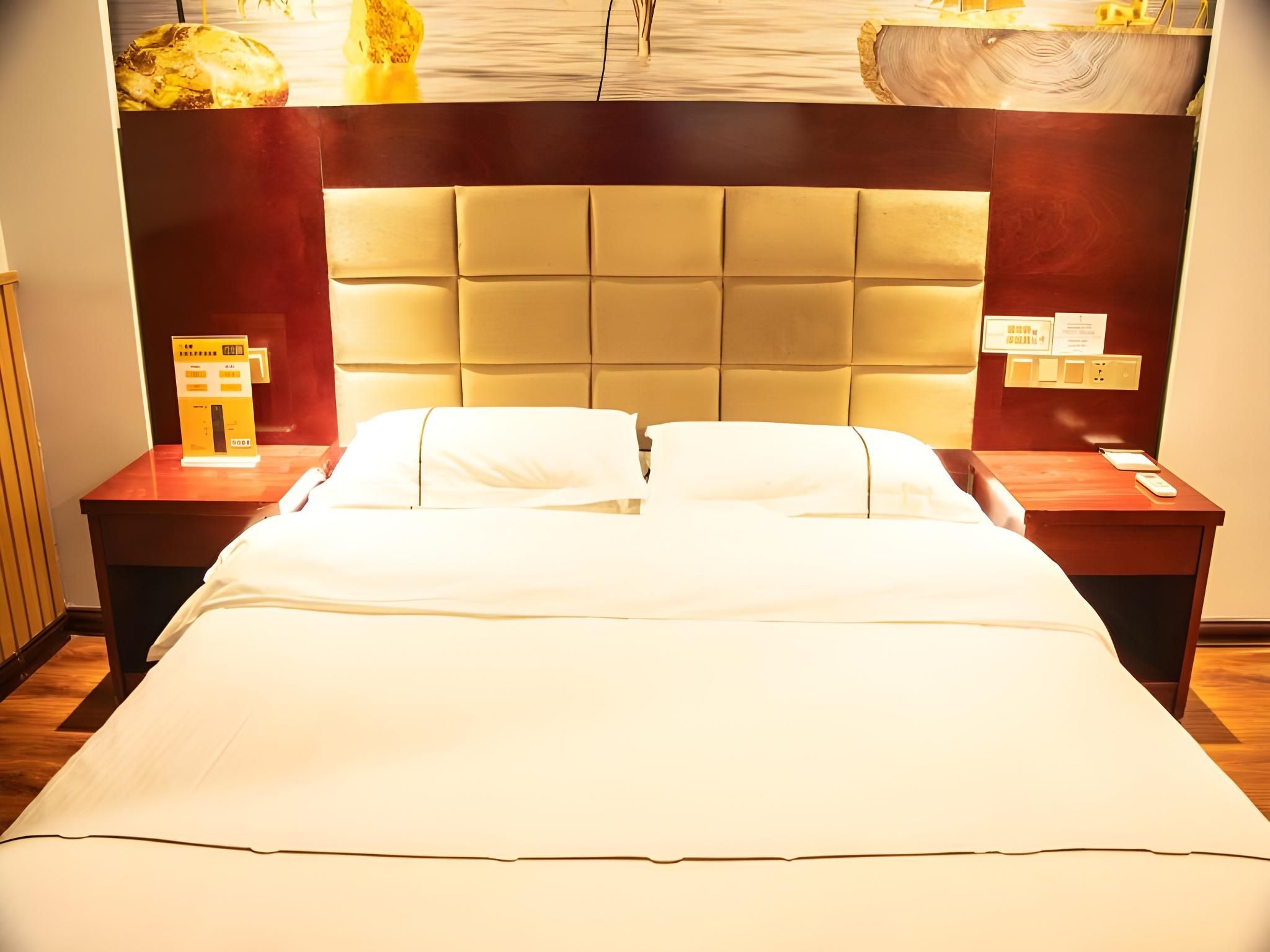 GTI - Deluxe Intelligent Video Room, 1.8M Bed