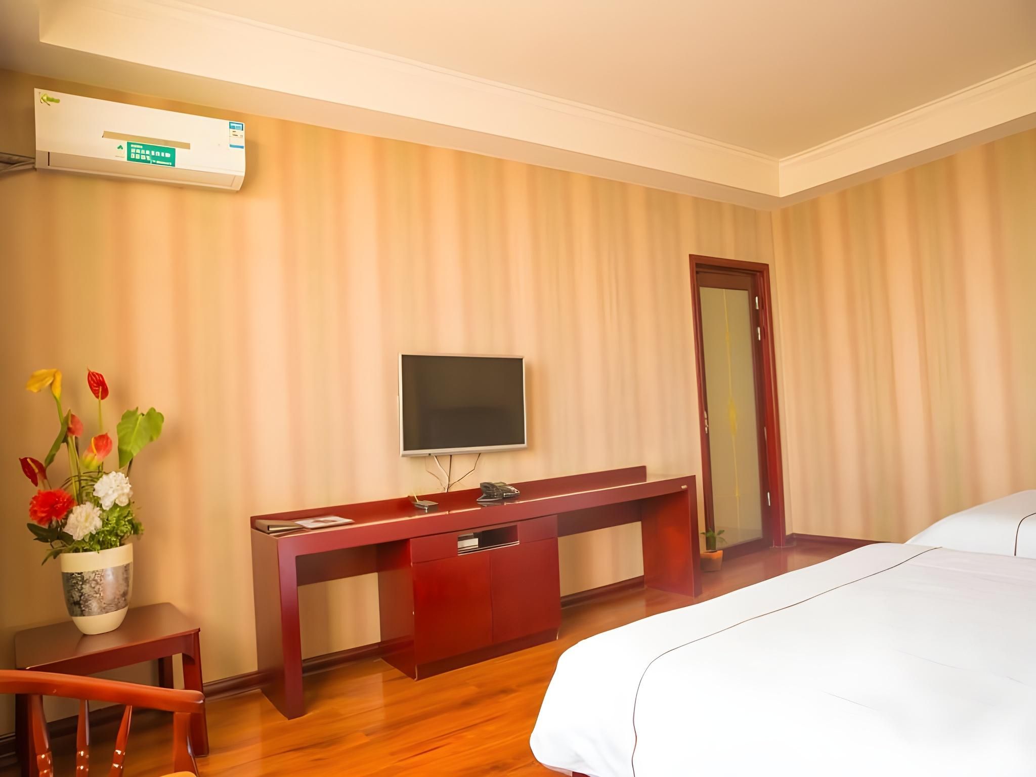 GTI - Business Suite 1.8M Bed