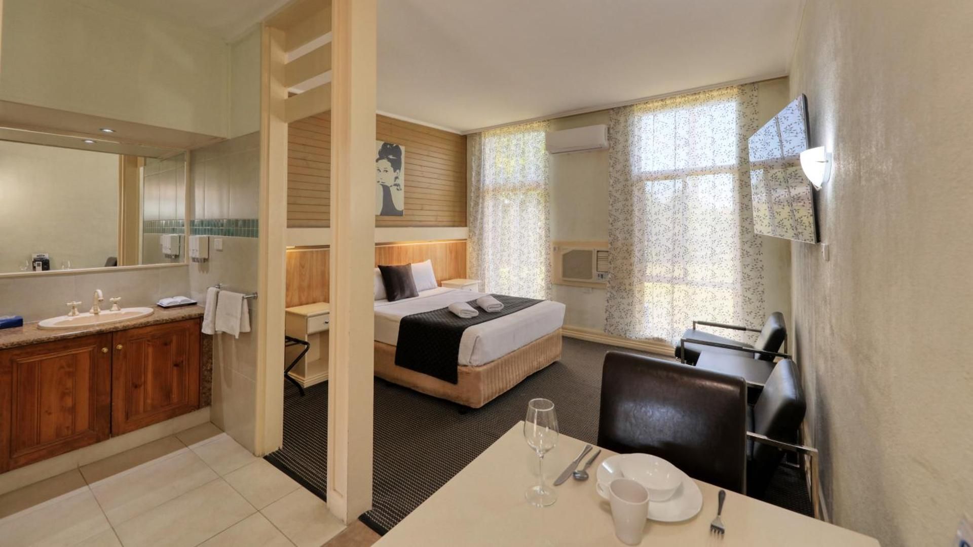 New Economy Queen Room 
